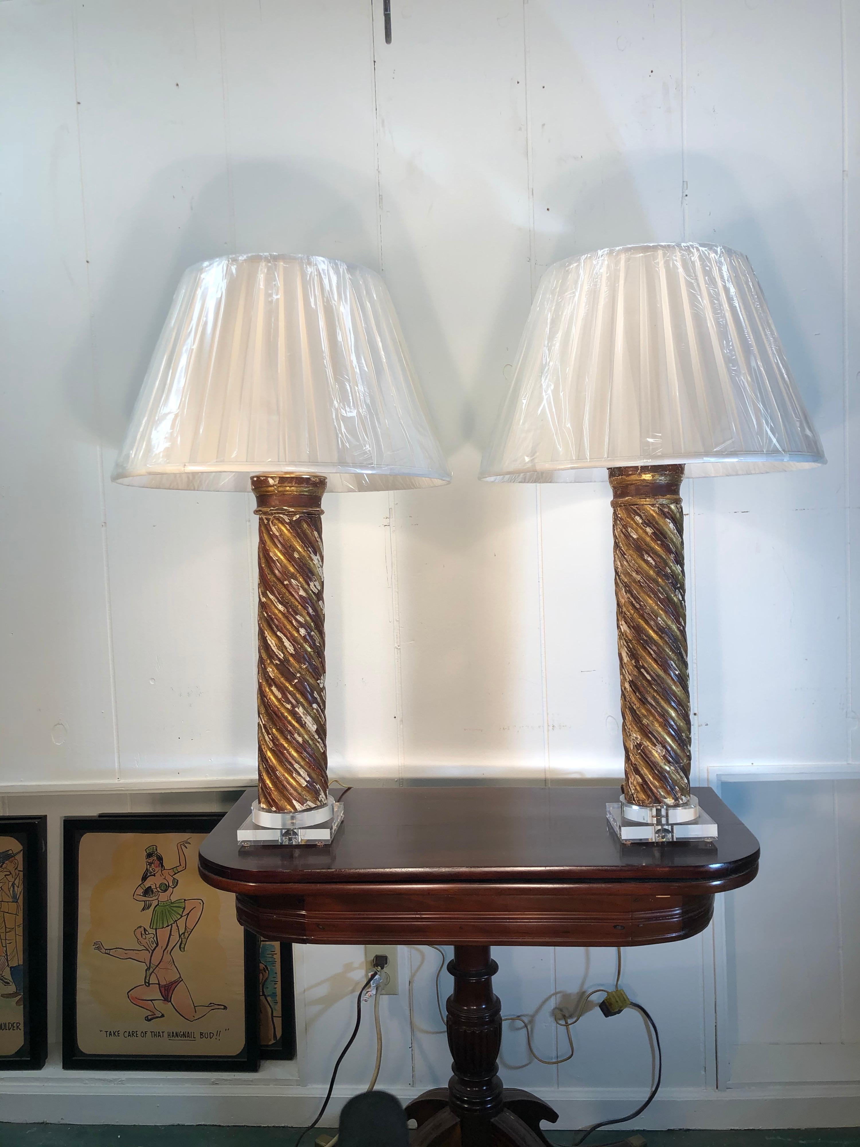 Pair of Mid-18th Century Italian Giltwood Column Lamps For Sale 6