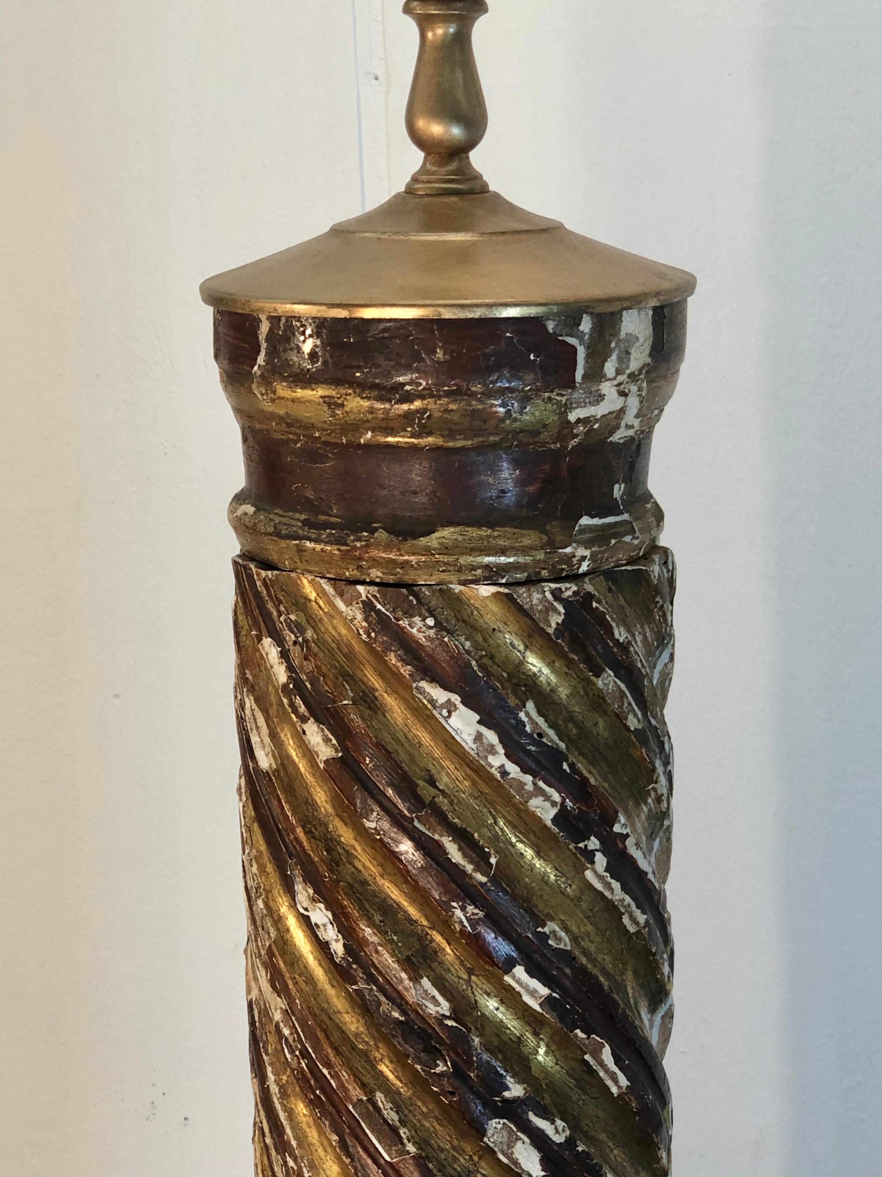 Paire de lampes à colonne en bois doré italien du milieu du XVIIIe siècle en vente 3