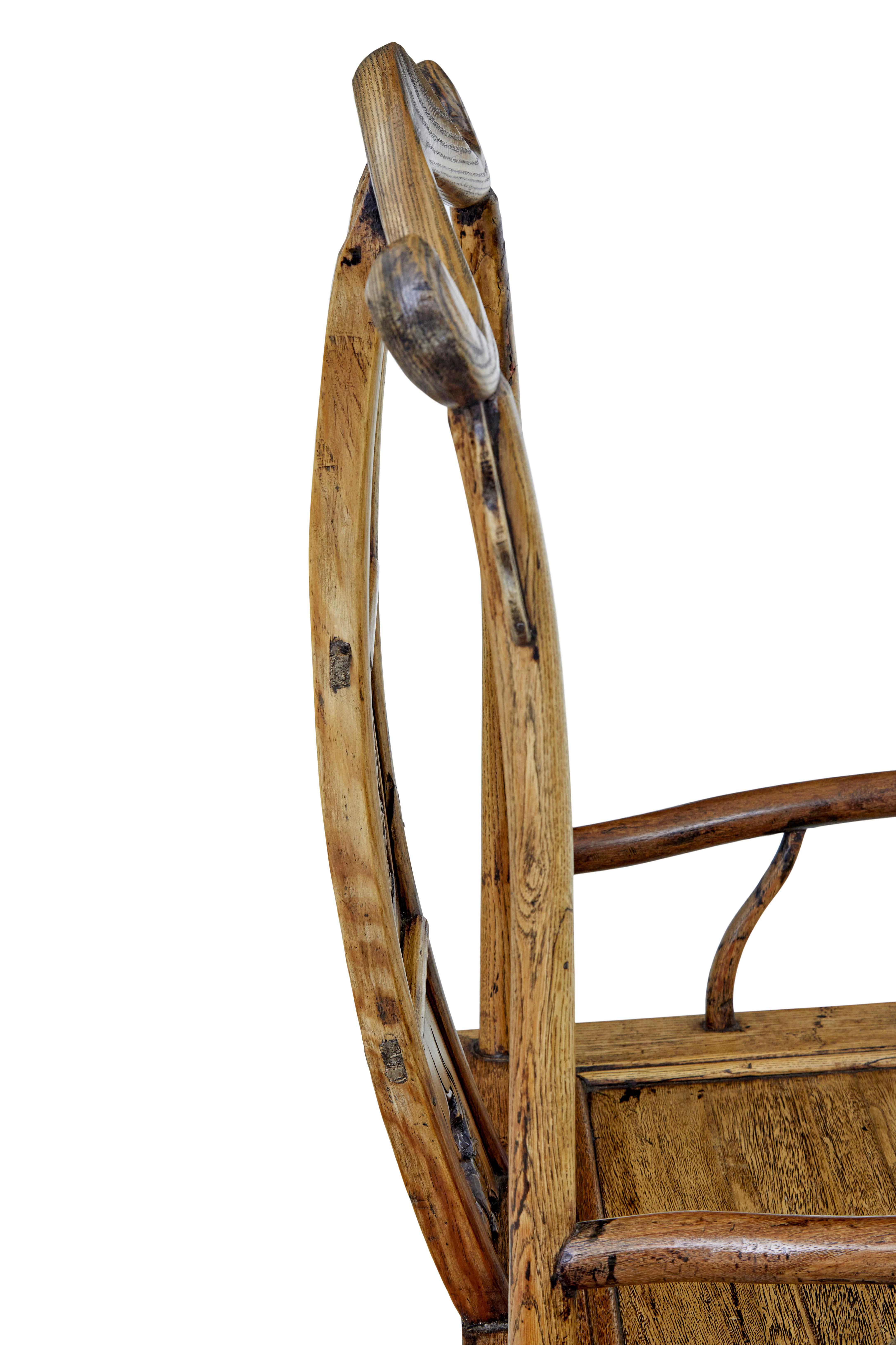 Paire de fauteuils chinois à dossier en orme sculpté du milieu du 19ème siècle Bon état - En vente à Debenham, Suffolk