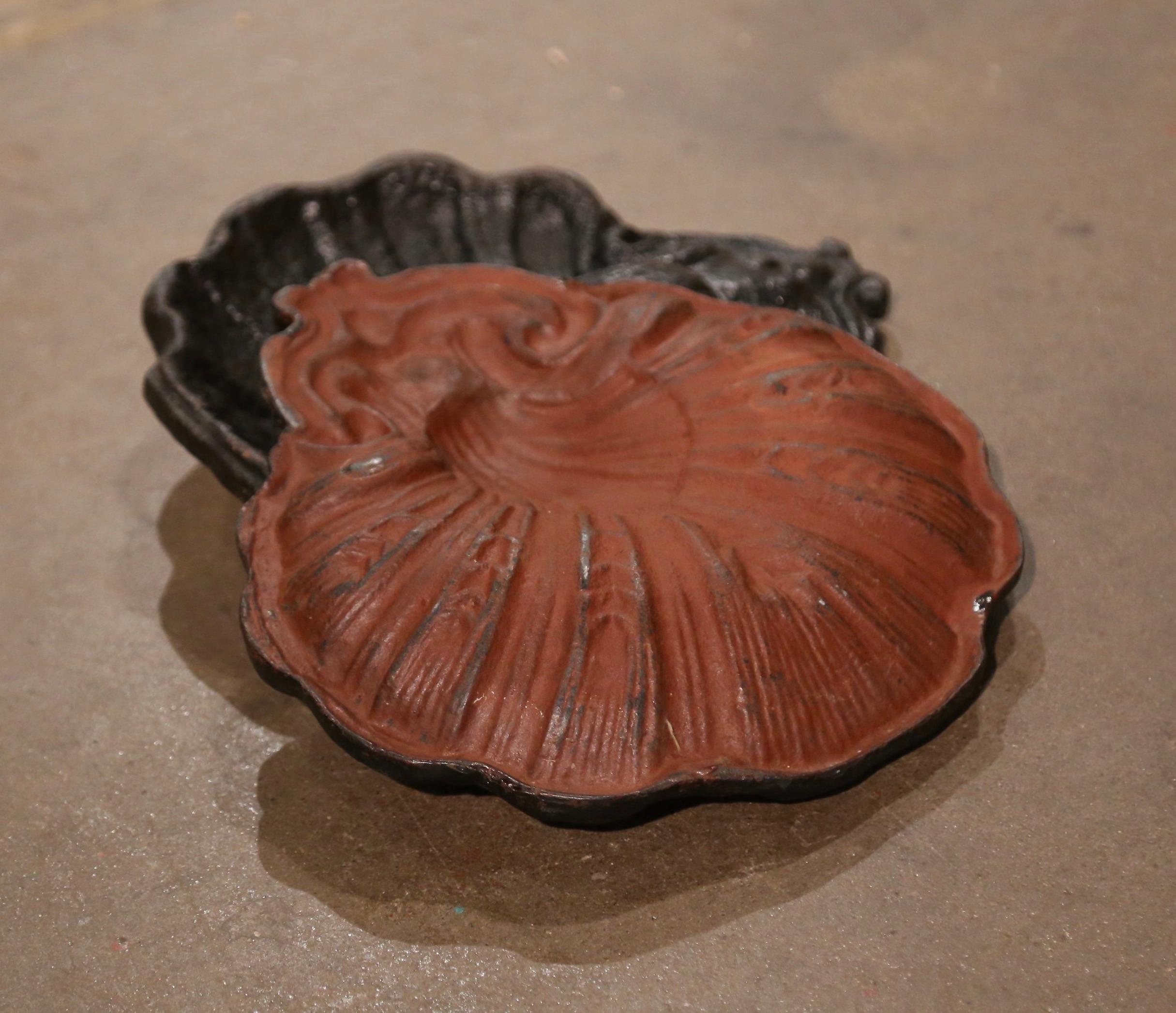 Paar französische Muschelschalen aus geschnitztem Eisen aus der Mitte des 19. Jahrhunderts Vide-Poches im Zustand „Hervorragend“ im Angebot in Dallas, TX