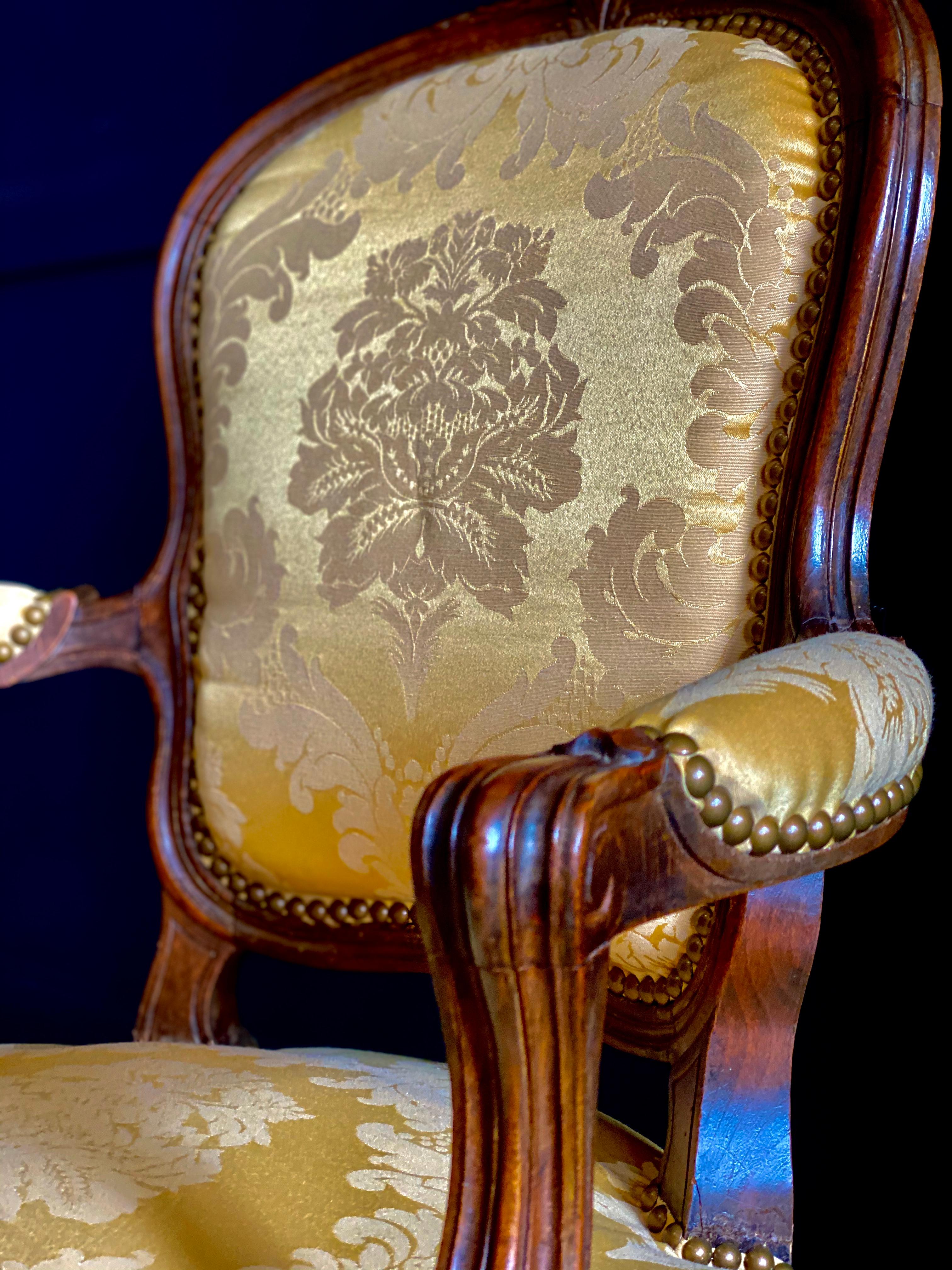 Pair of Mid-19th Century French Carved Fauteuils Louis XVI Armchairs For Sale 1