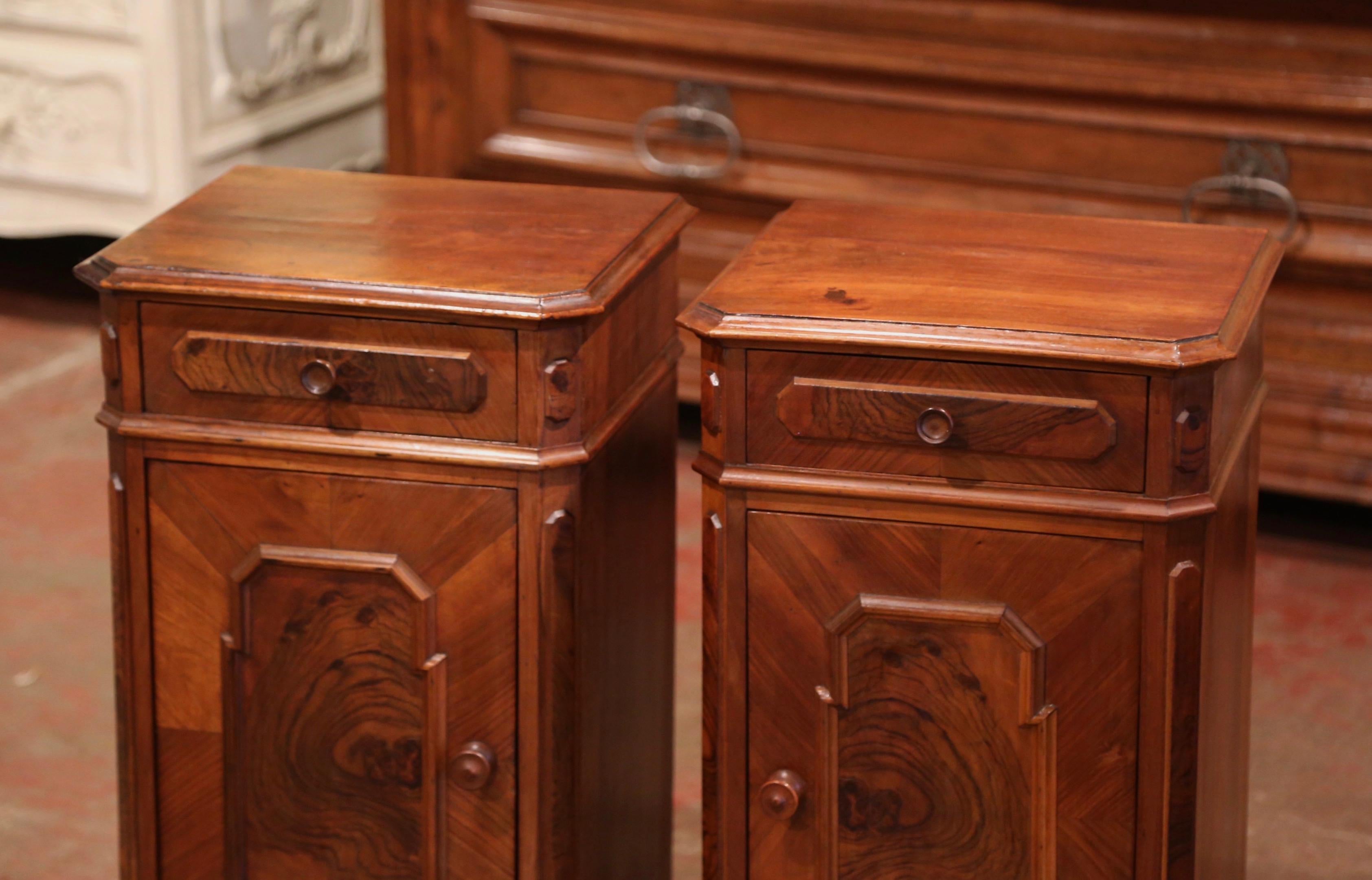 Pair of Mid-19th Century French Louis Philippe Walnut and Burl Bedside Tables 4