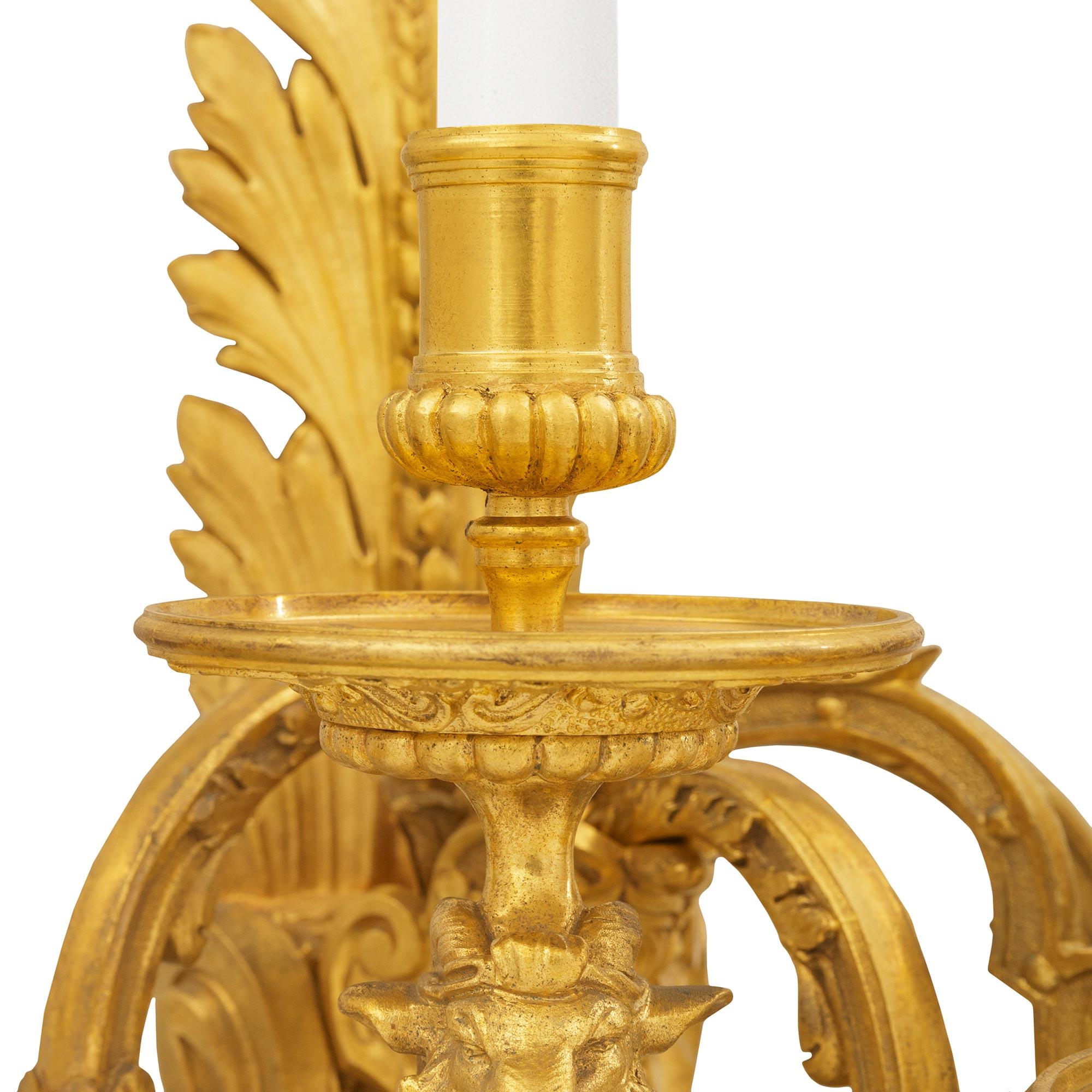 Similoro Coppia di lampade a cinque bracci in stile Luigi XIV francese della metà del 19° secolo in vendita