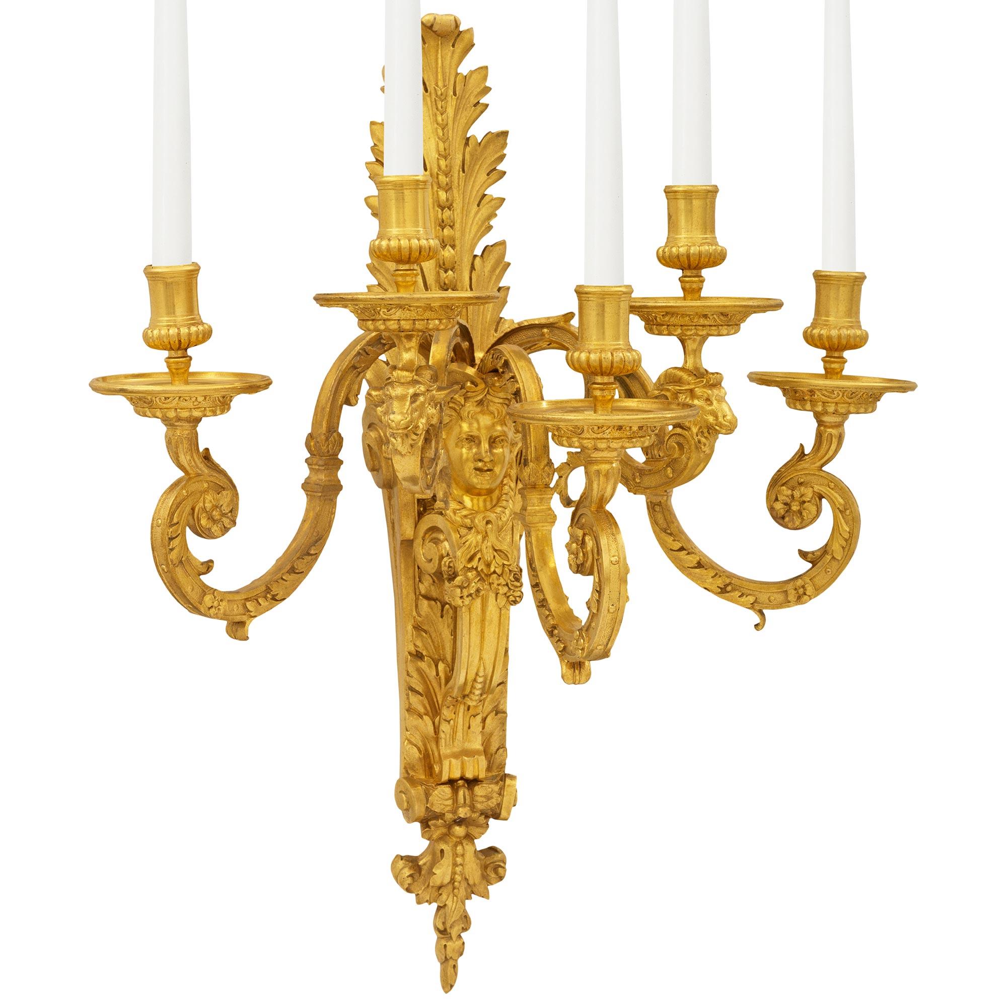 Francese Coppia di lampade a cinque bracci in stile Luigi XIV francese della metà del 19° secolo in vendita