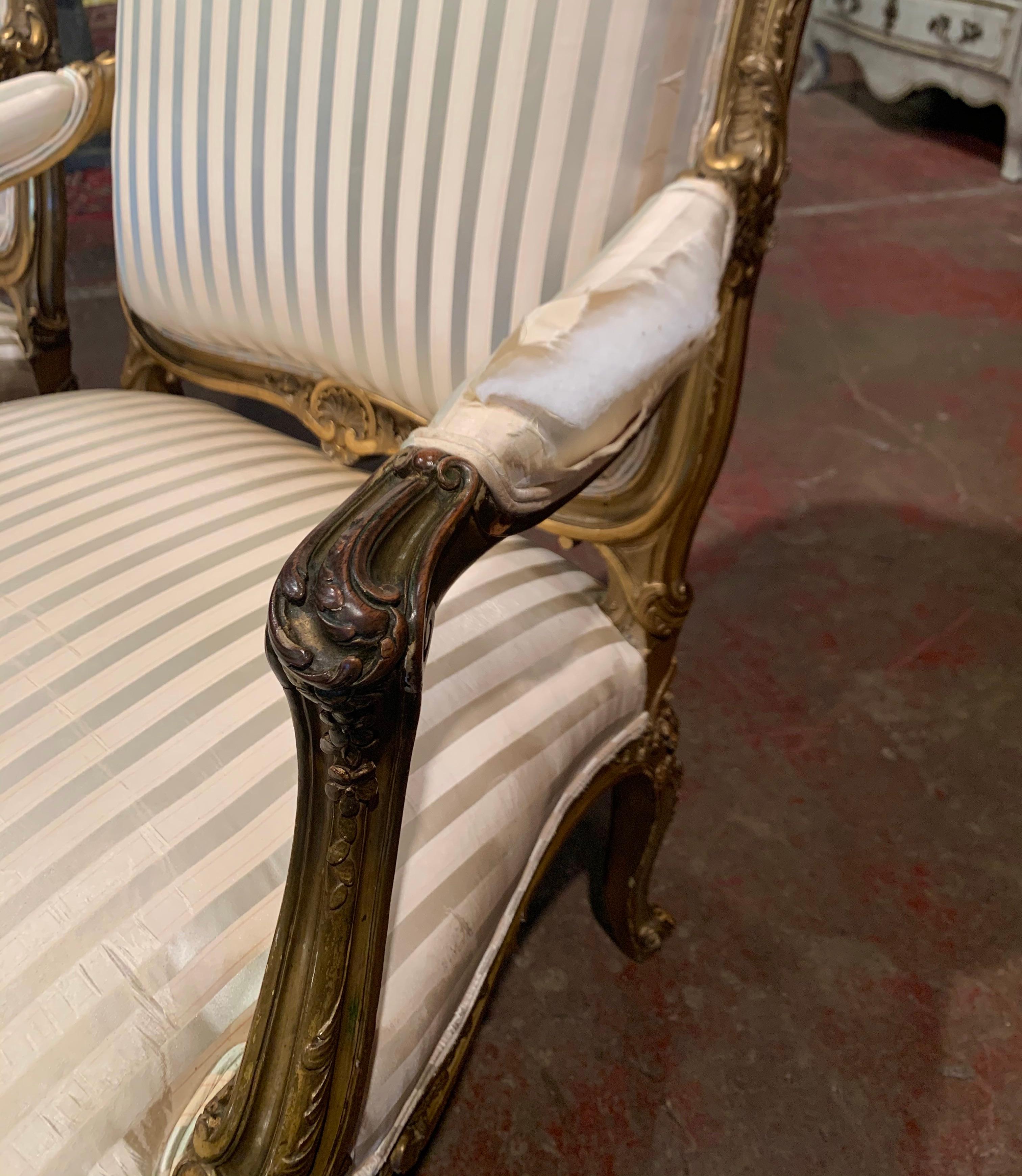 Pair of Mid-19th Century French Louis XV Carved Giltwood Bergères Fauteuils 5