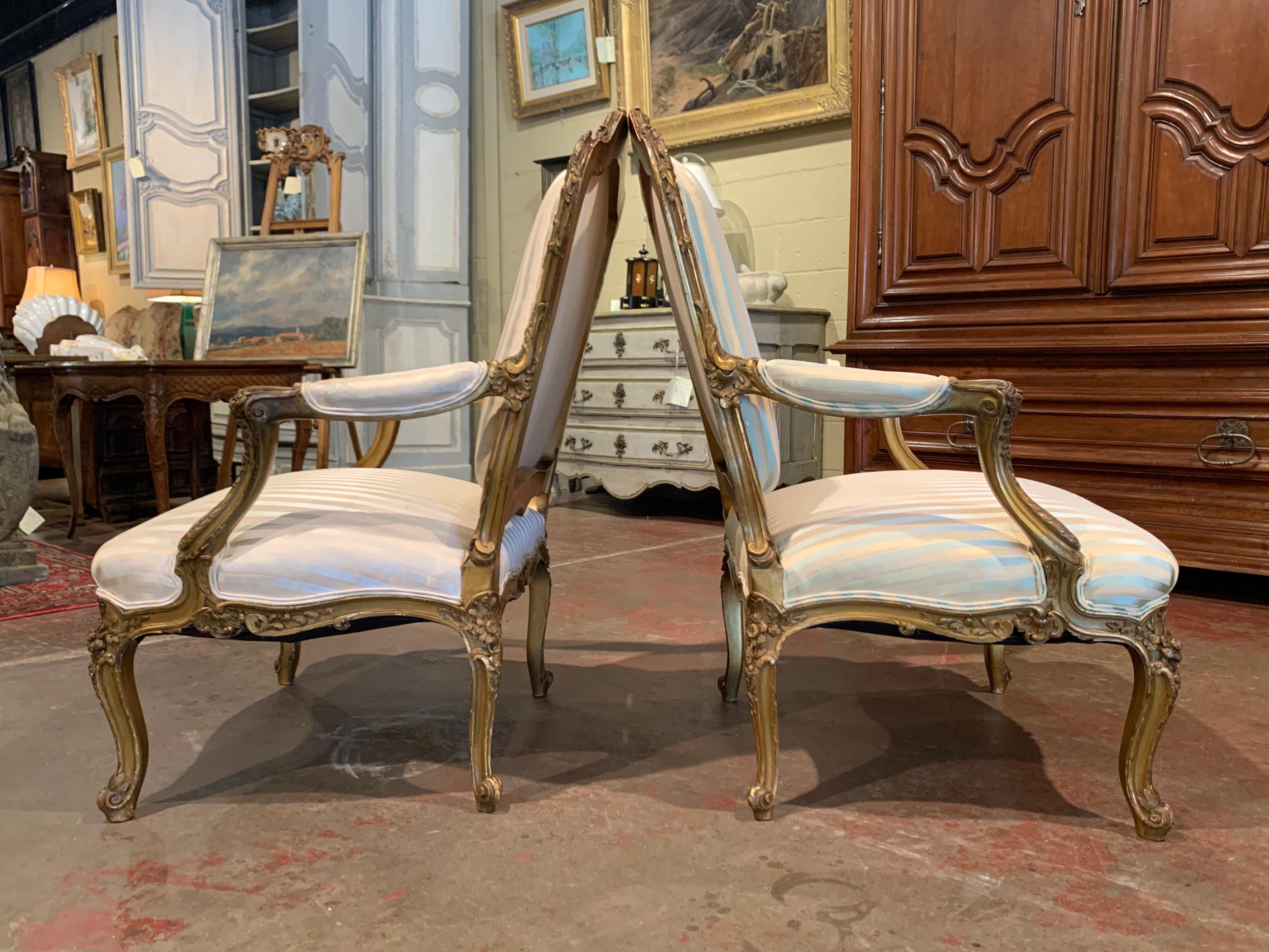 Pair of Mid-19th Century French Louis XV Carved Giltwood Bergères Fauteuils 7