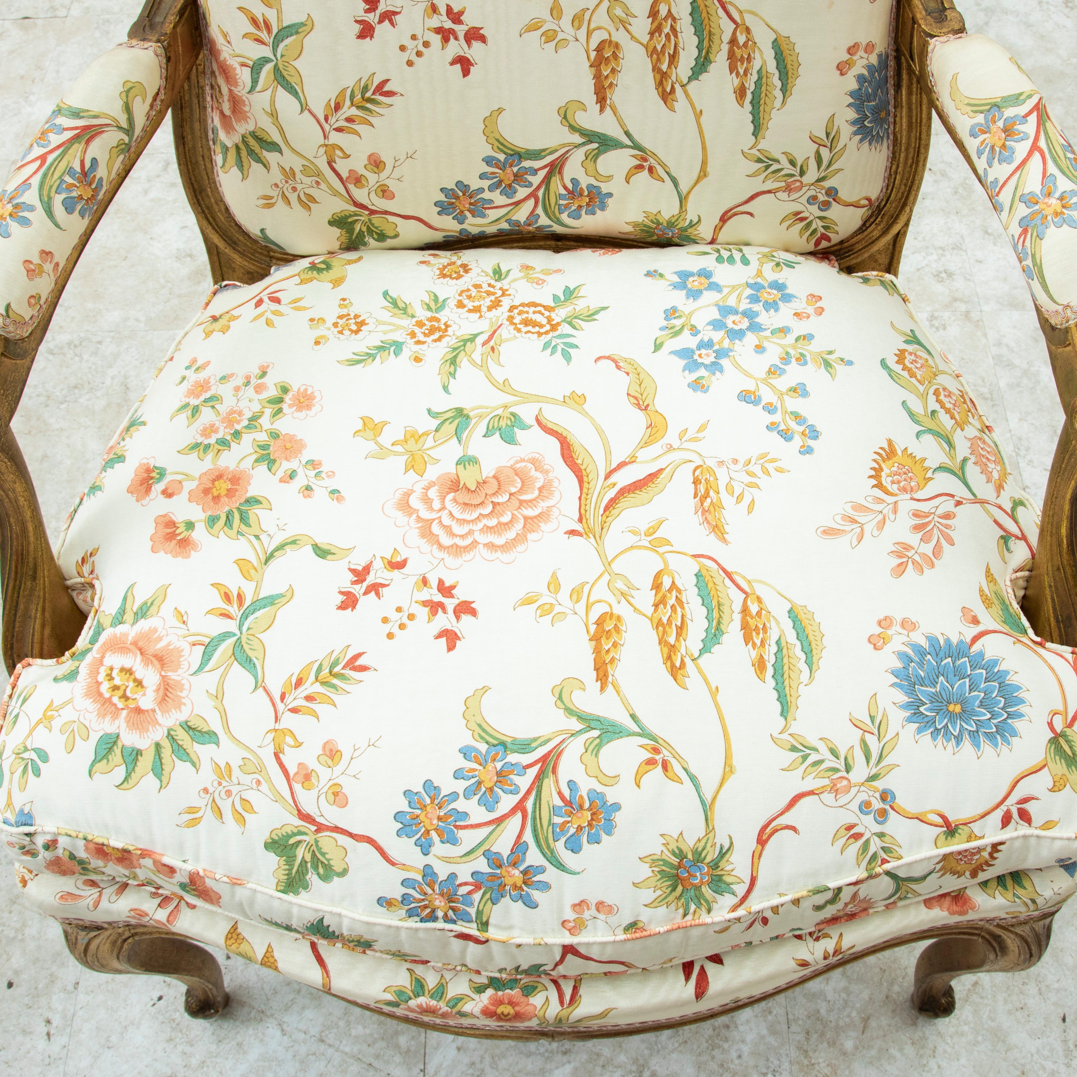 Pareja de sillones franceses de madera dorada estilo Luis XV de mediados del siglo XIX en venta 5