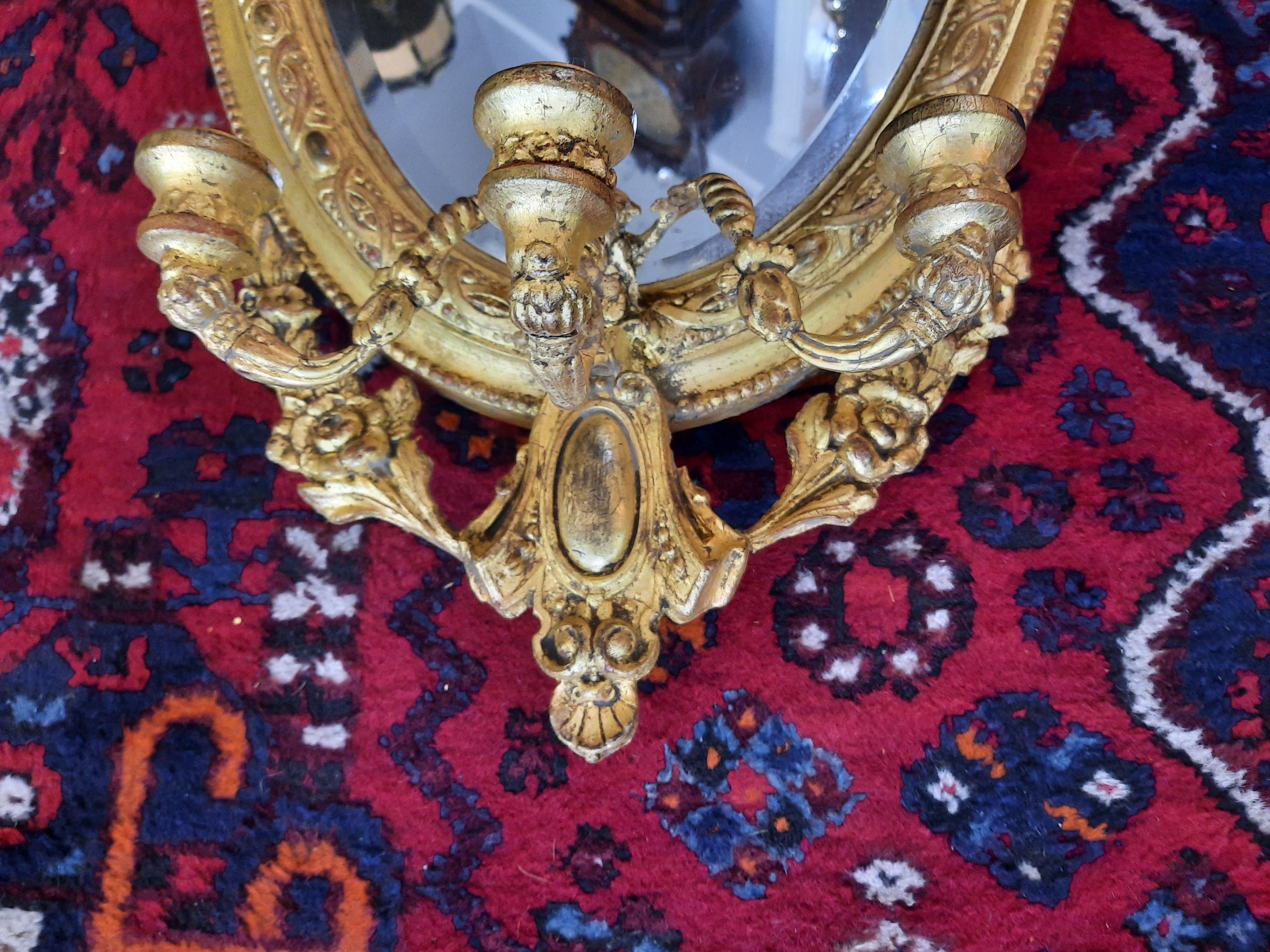 Apogée victorien Paire de miroirs Girandole du milieu du 19ème siècle, dorés et gesso. en vente