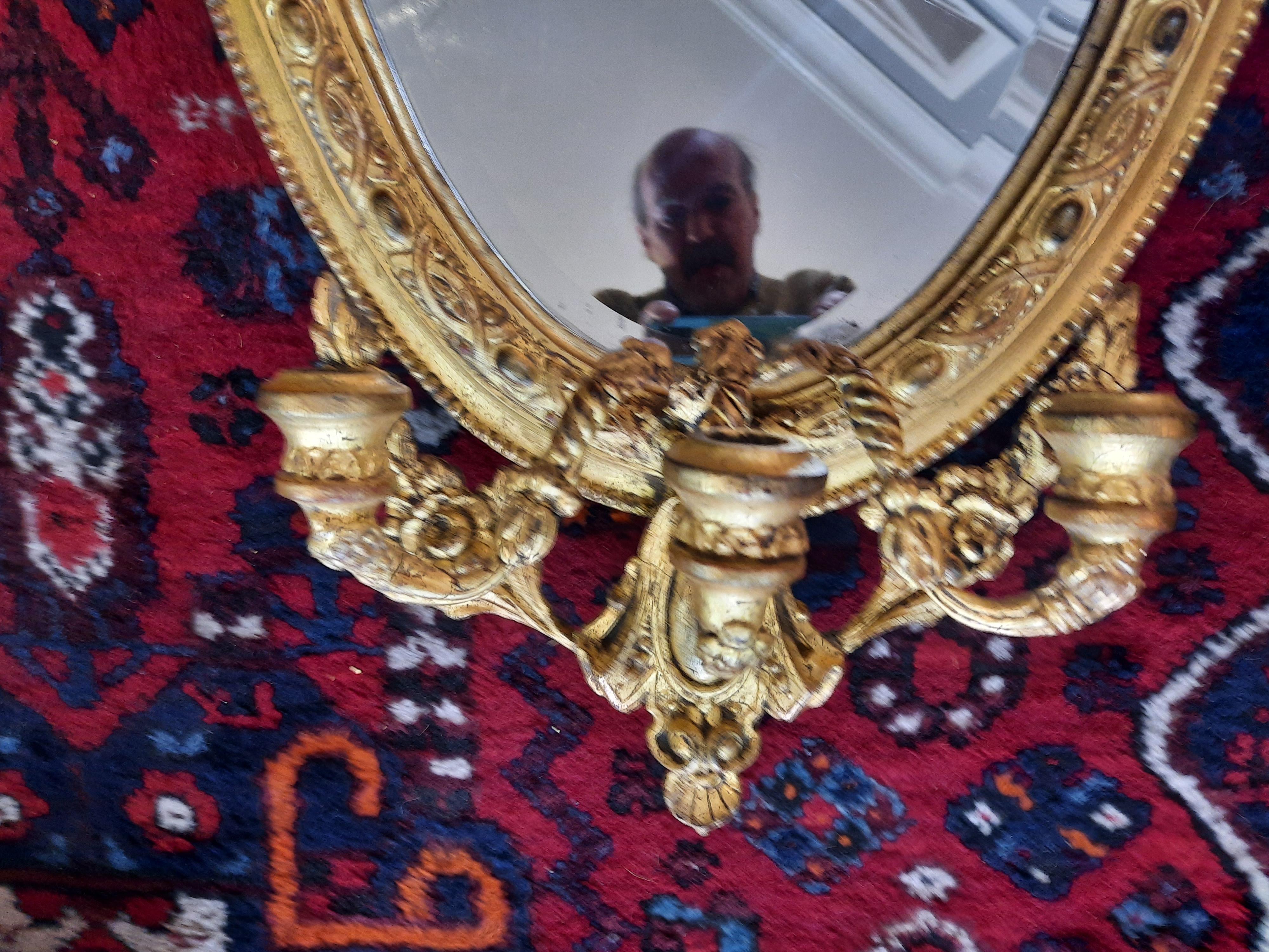 Anglais Paire de miroirs Girandole du milieu du 19ème siècle, dorés et gesso. en vente
