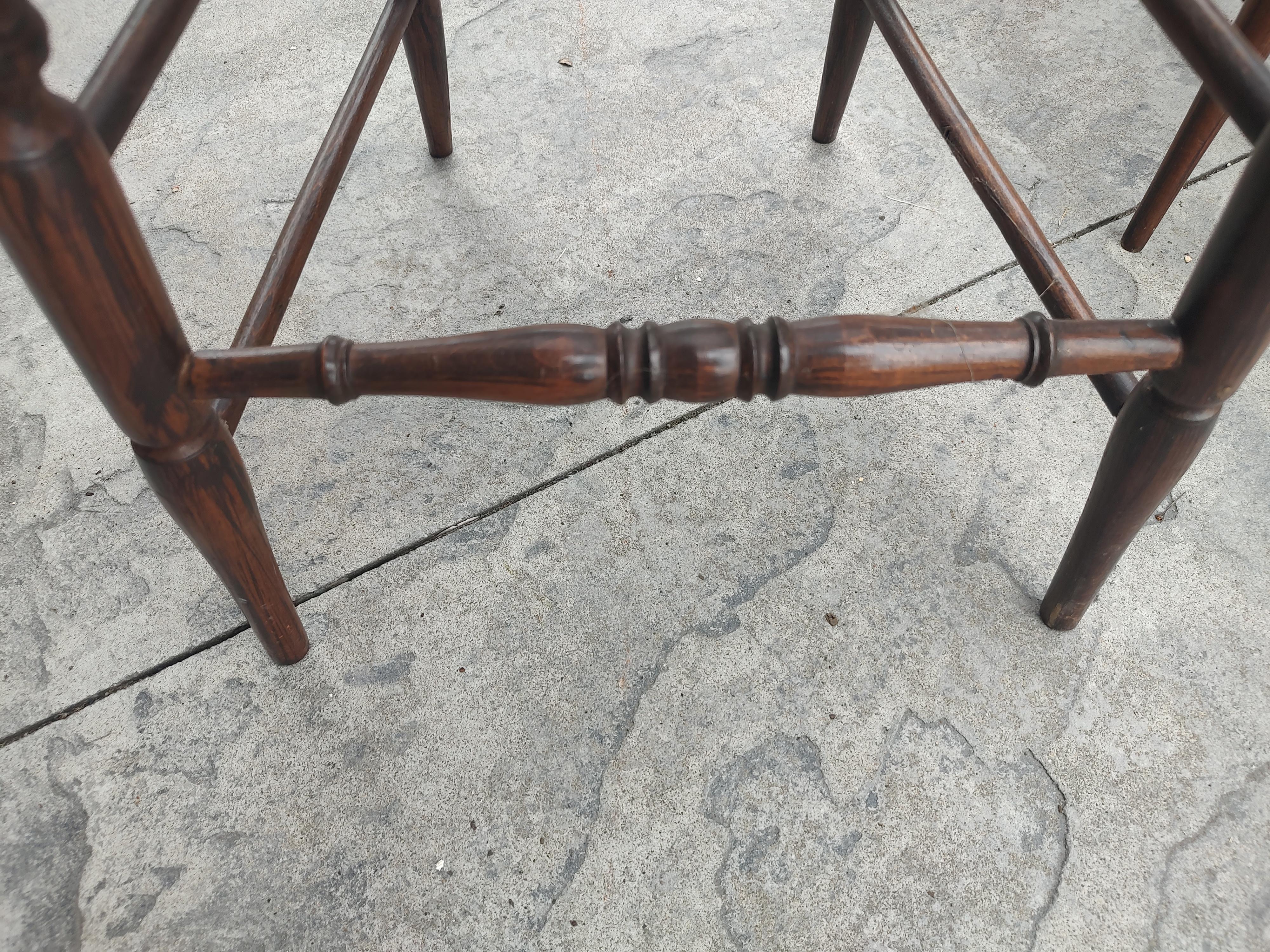 Hand-Crafted Pair of Mid-19th Century Grain Painted Rosewood Chiavari Chairs with Caned Seats For Sale