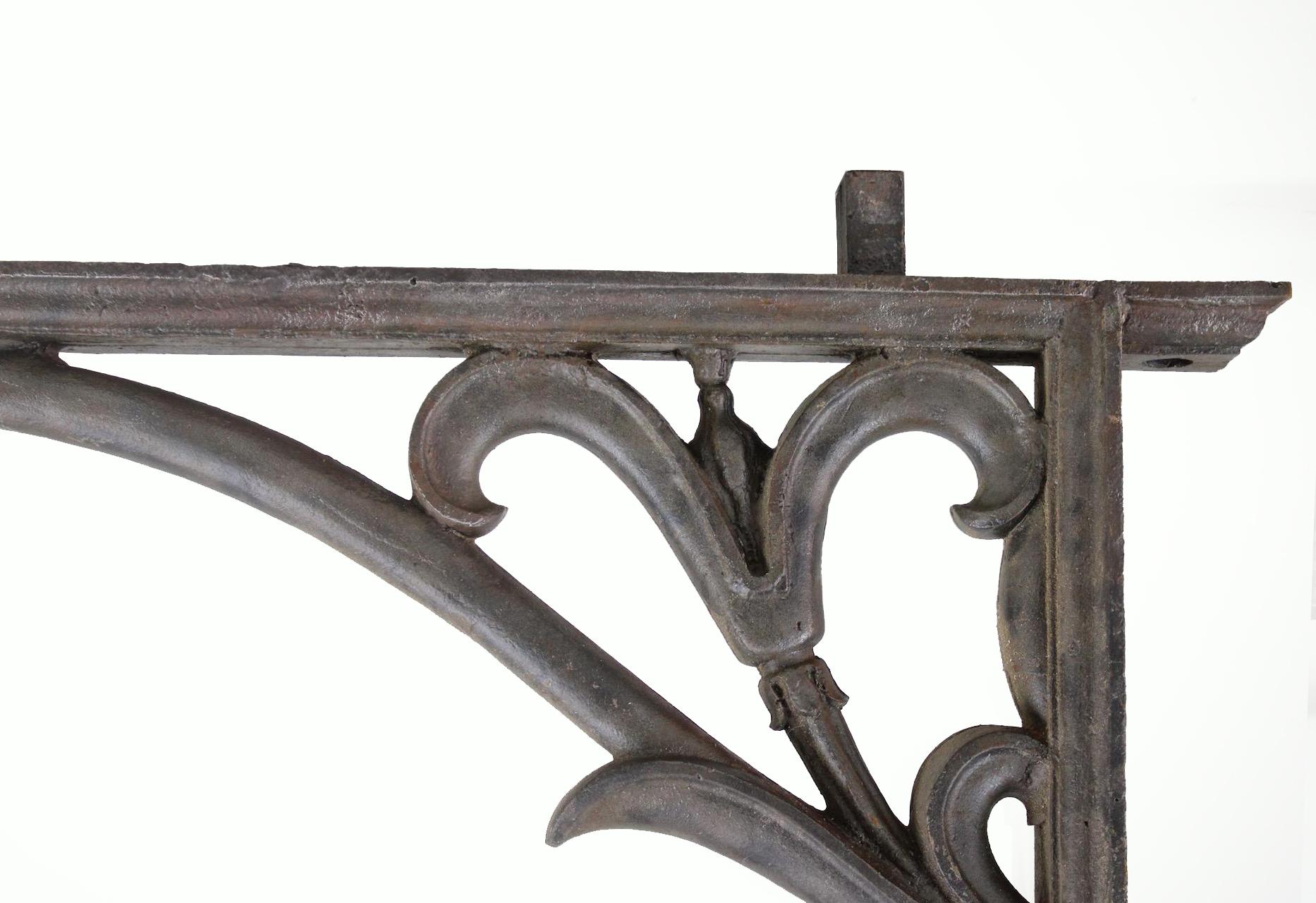 William IV Pair of Mid-19th Century Greek Revival Cast Iron Scrolled Balcony Brackets For Sale