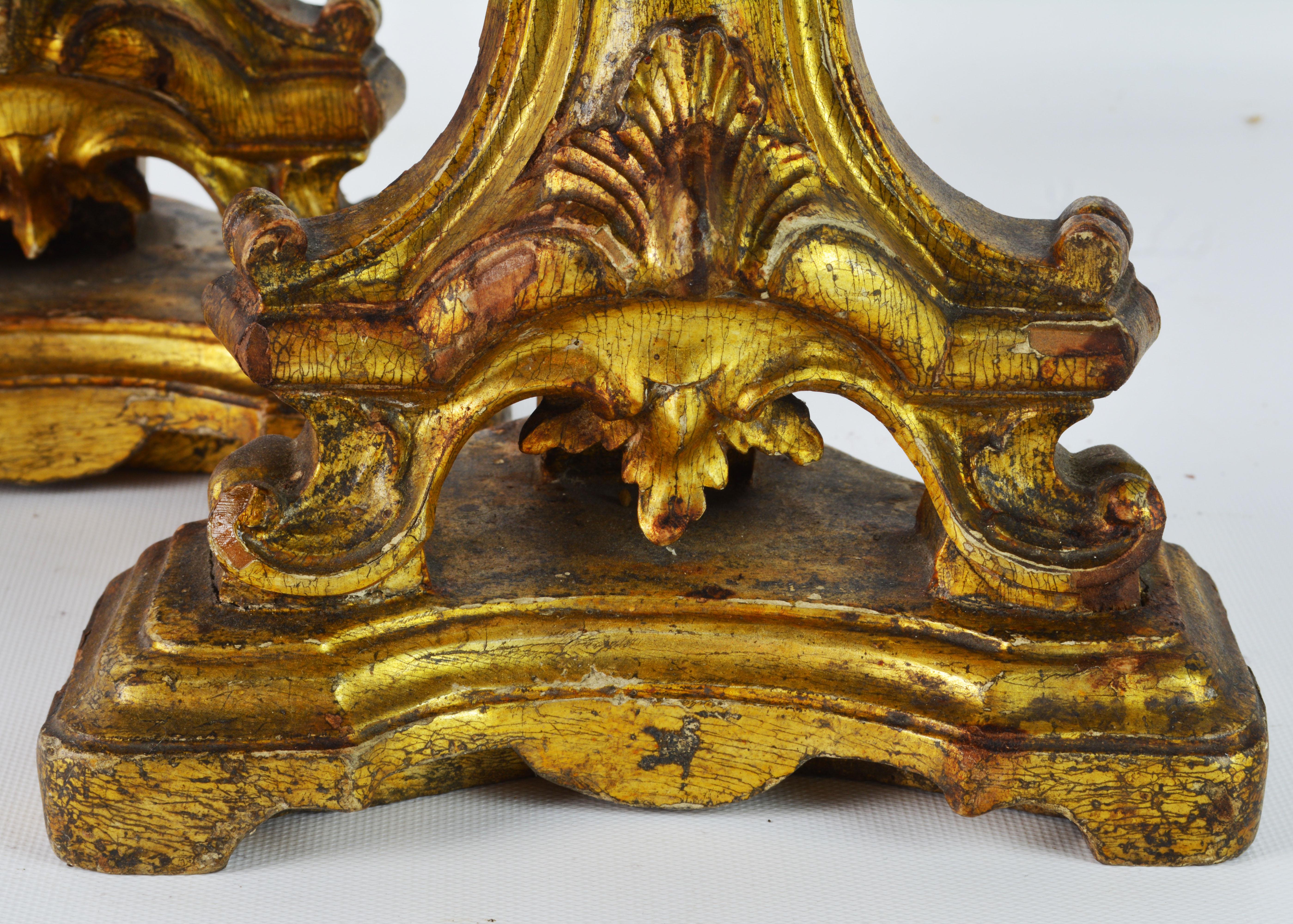 Pair of Mid-19th Century Italian Baroque Style Carved Giltwood Reliquaries 4