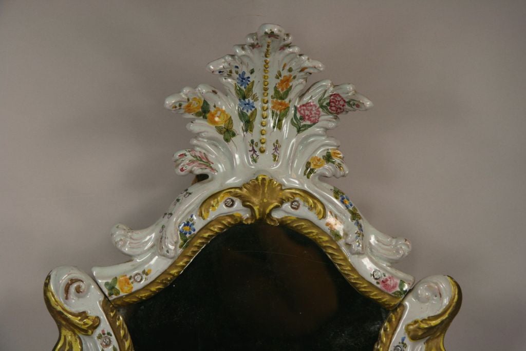 Miroir en majolique italienne du milieu du XIXe siècle (2 articles disponibles) Bon état - En vente à Douglas Manor, NY