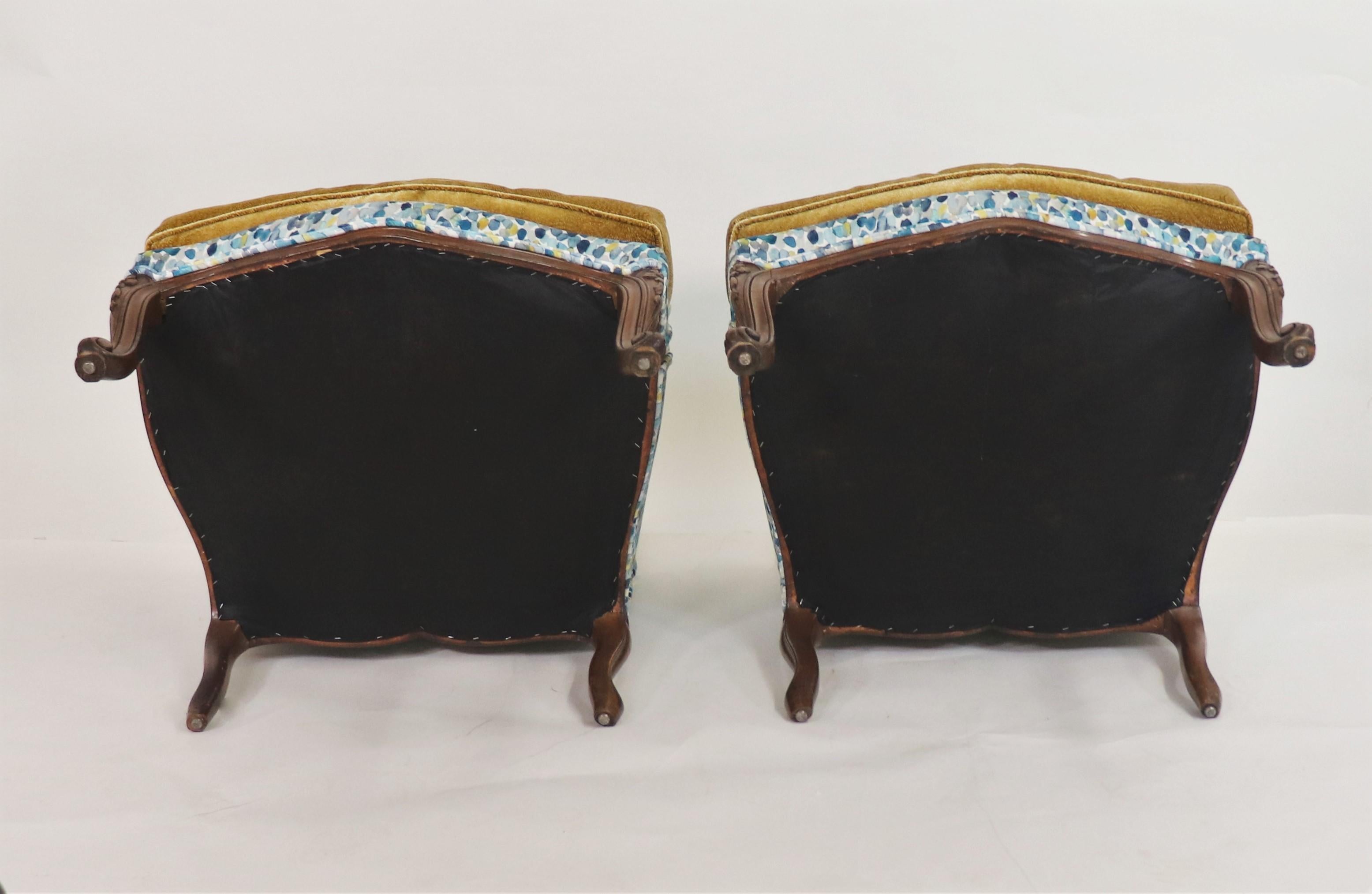 Paire de fauteuils Bergère de style Louis XV du milieu du XIXe siècle avec tissus modernes en vente 7