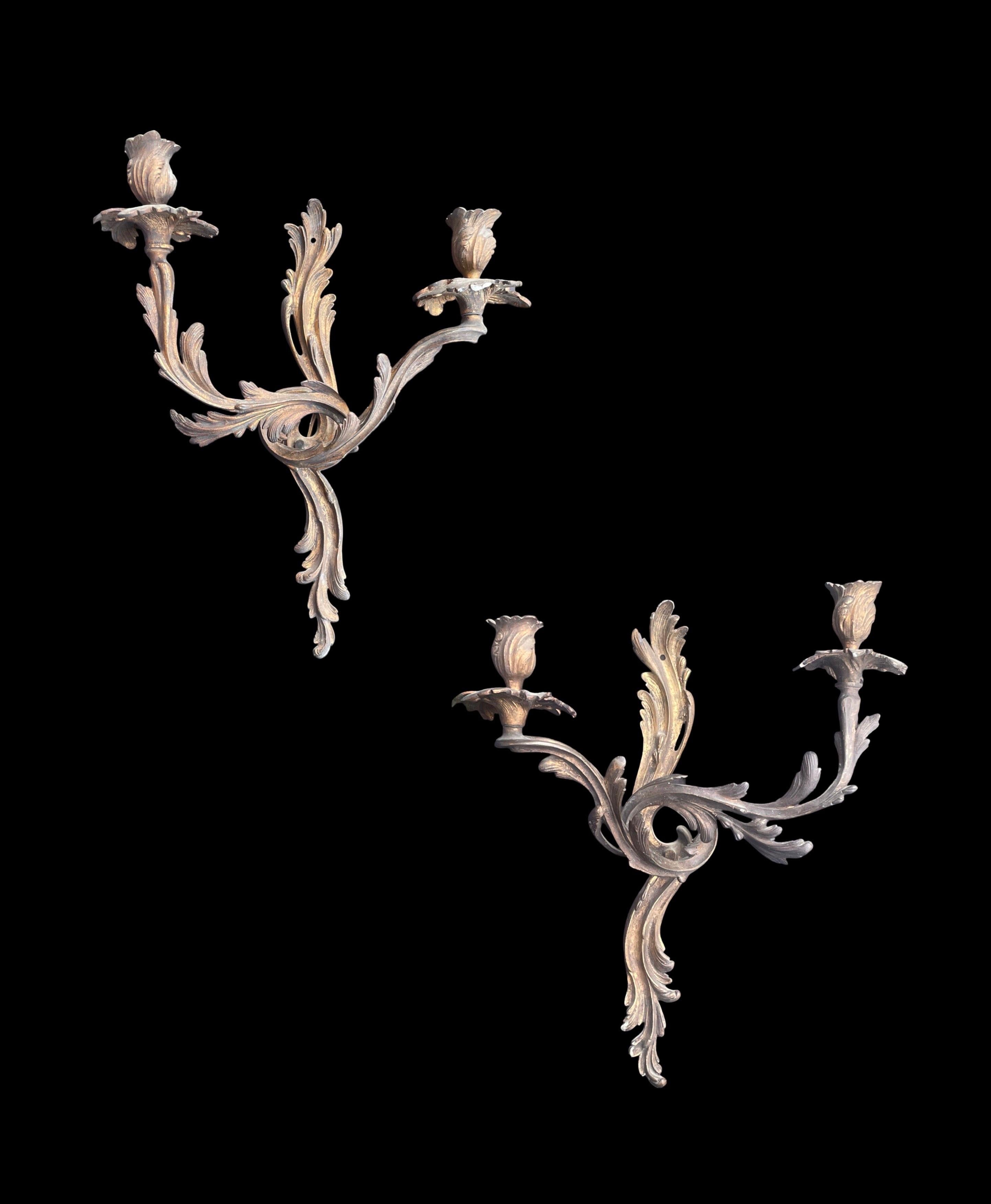 Coppia di sconsigliere in bronzo in stile Luigi XV della metà del XIX secolo in vendita 3