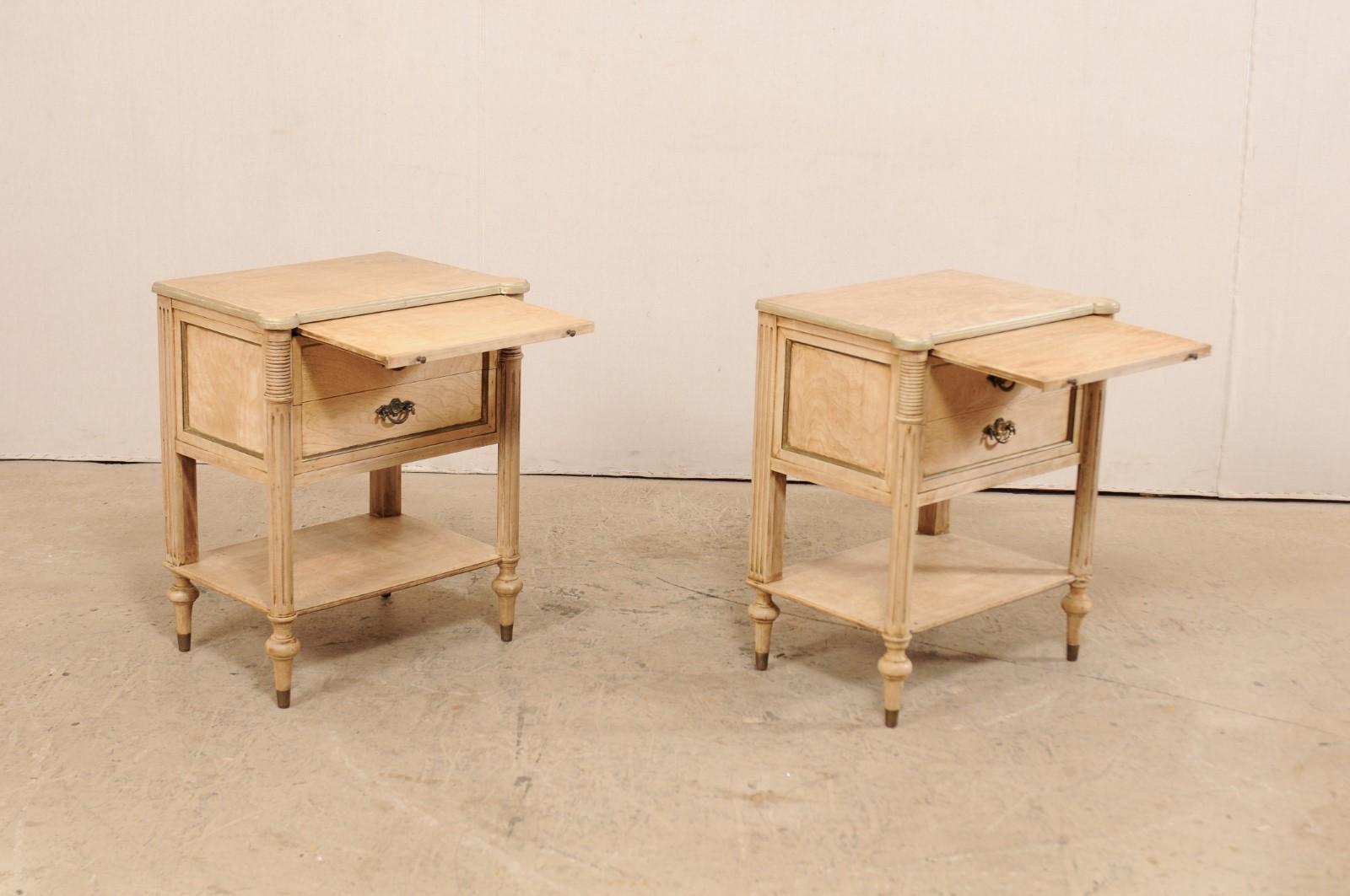 Pair of Mid-20th Century American Carved Wood Nightstands 6