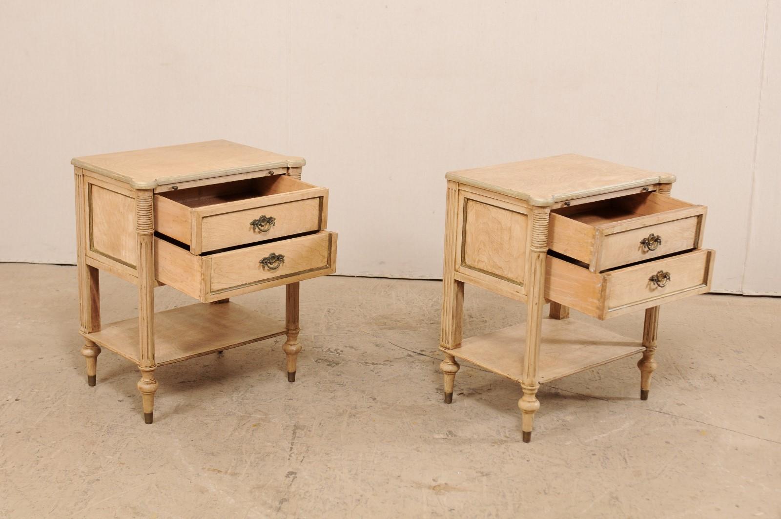 Pair of Mid-20th Century American Carved Wood Nightstands 3
