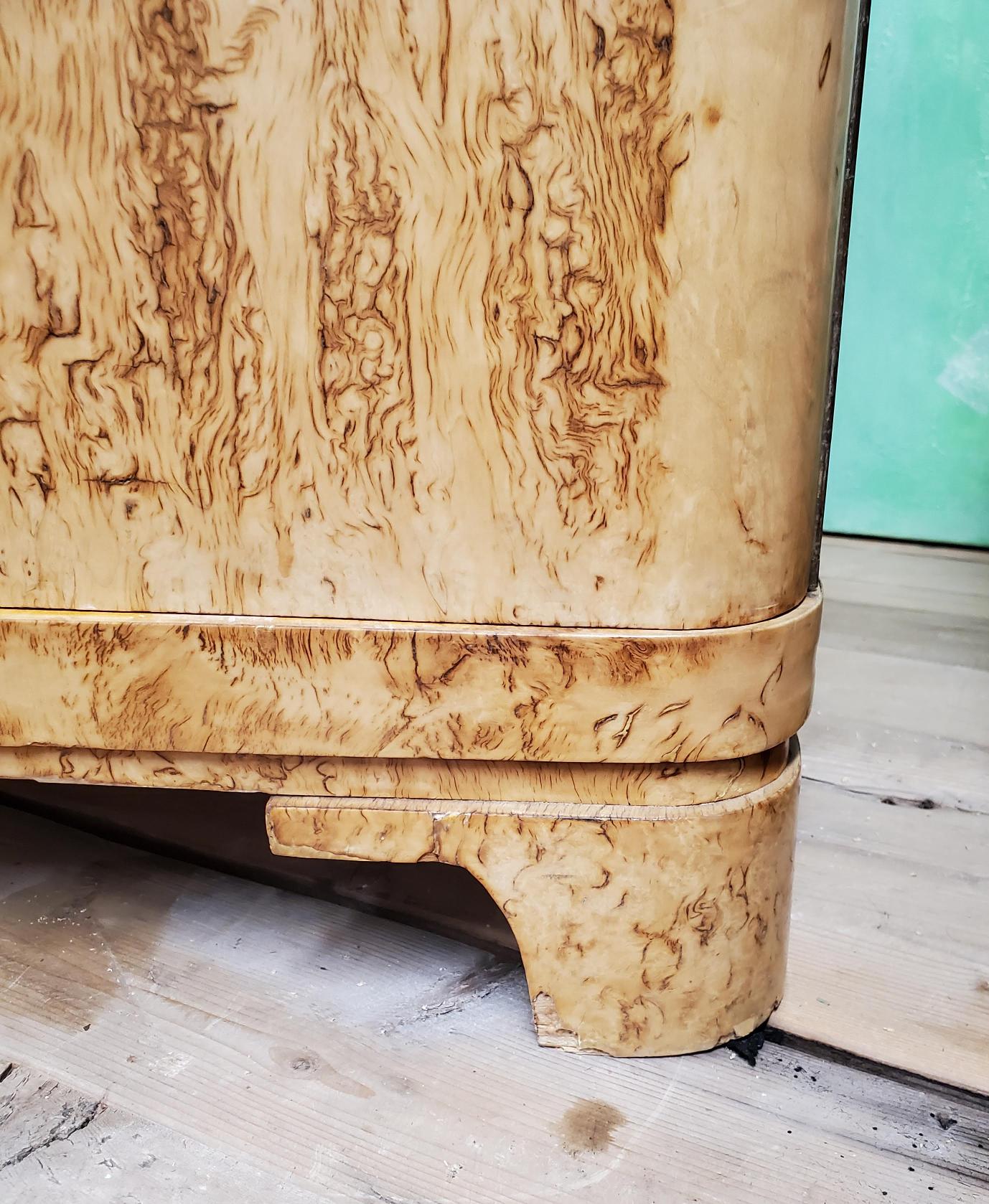 Pair of Mid-20th Century Art Deco Marble Top Birdseye Maple Bedside End Tables For Sale 8