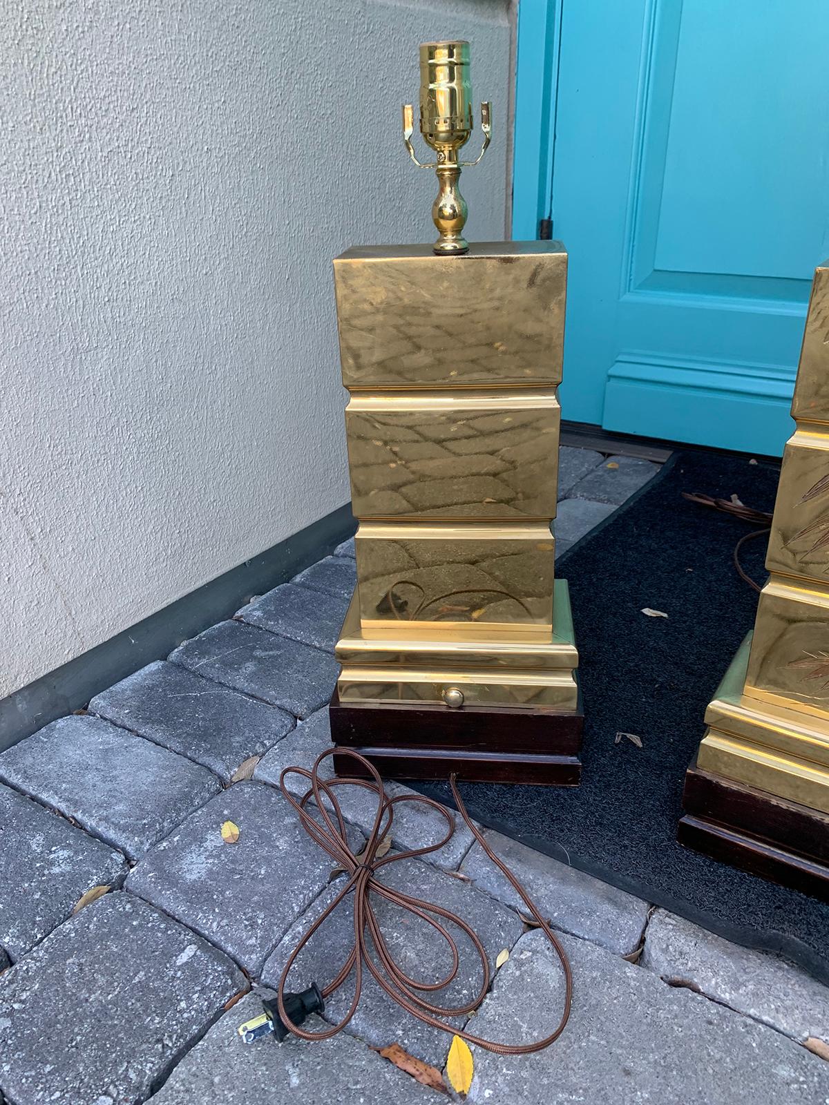 Pair of Mid-20th Century Brass Lamps with Etched Bamboo Motif For Sale 5