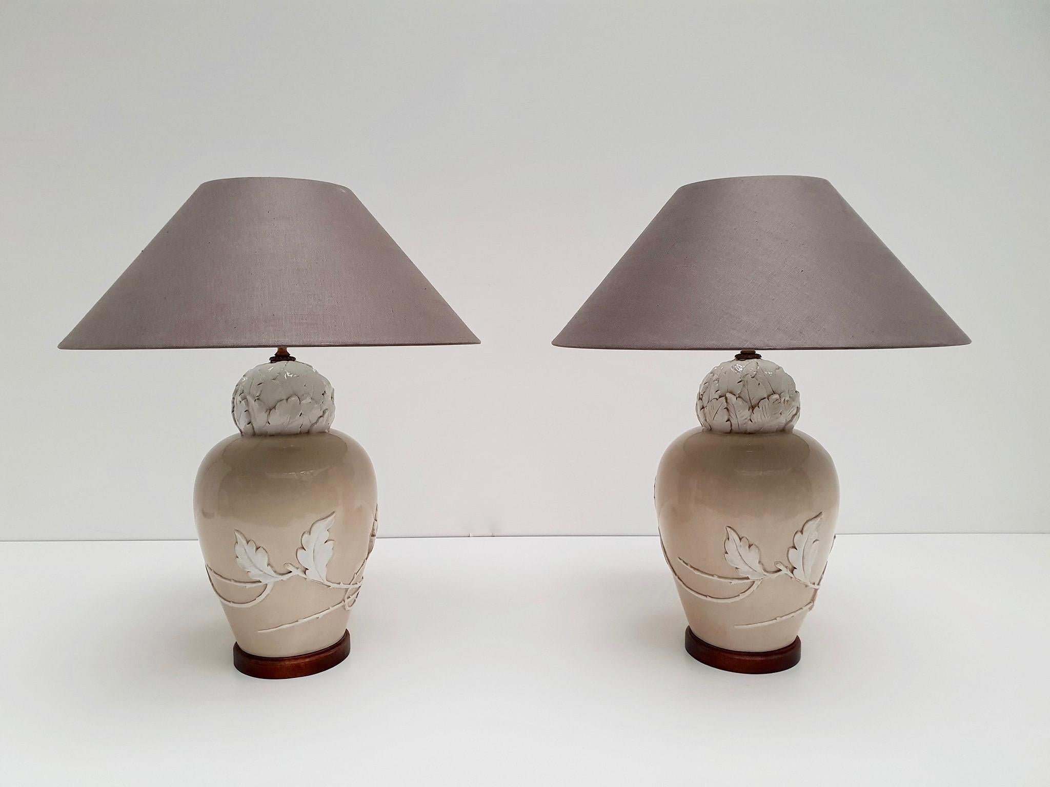 Mid-Century Modern Paire de lampes de table en céramique du milieu du XXe siècle en vente