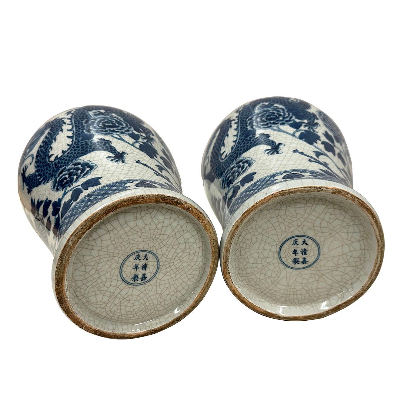 Pair of Mid-20th Century Chinese Blue and White Dragon Porcelain Vases with Lid For Sale 7