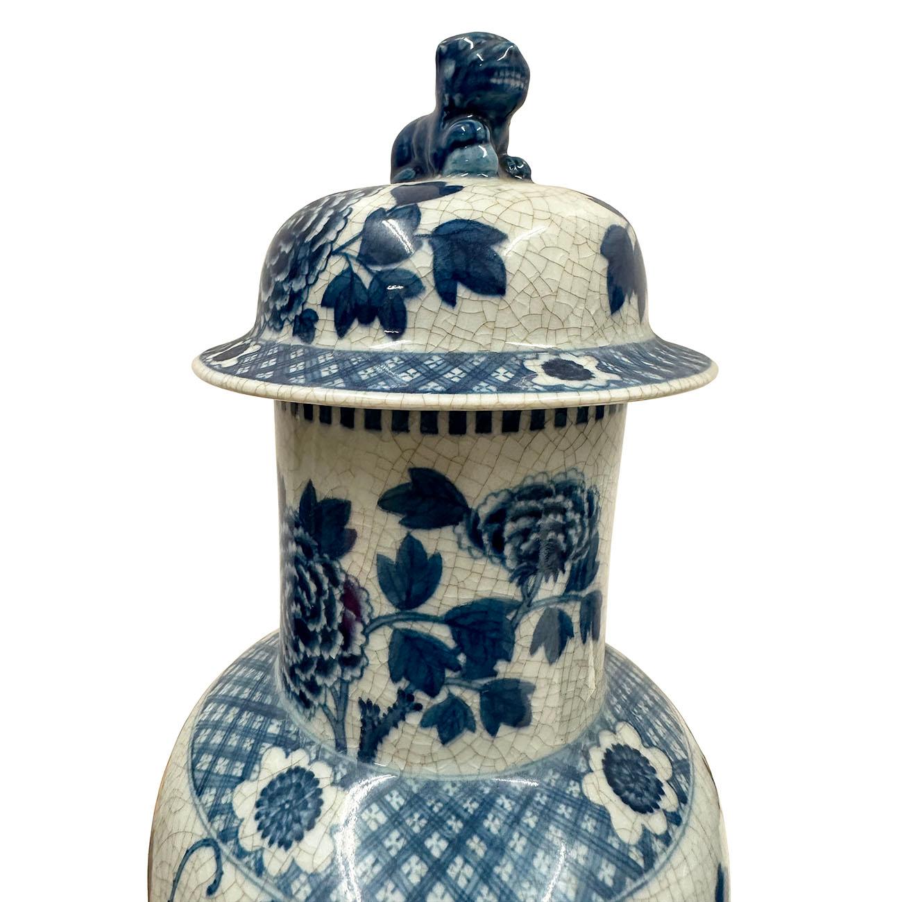 Pair of Mid-20th Century Chinese Blue and White Dragon Porcelain Vases with Lid For Sale 2