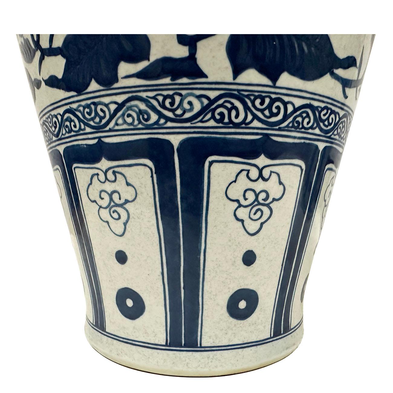 Pair of Mid-20th Century Chinese Blue and White Peony Porcelain Vases with Lid For Sale 3