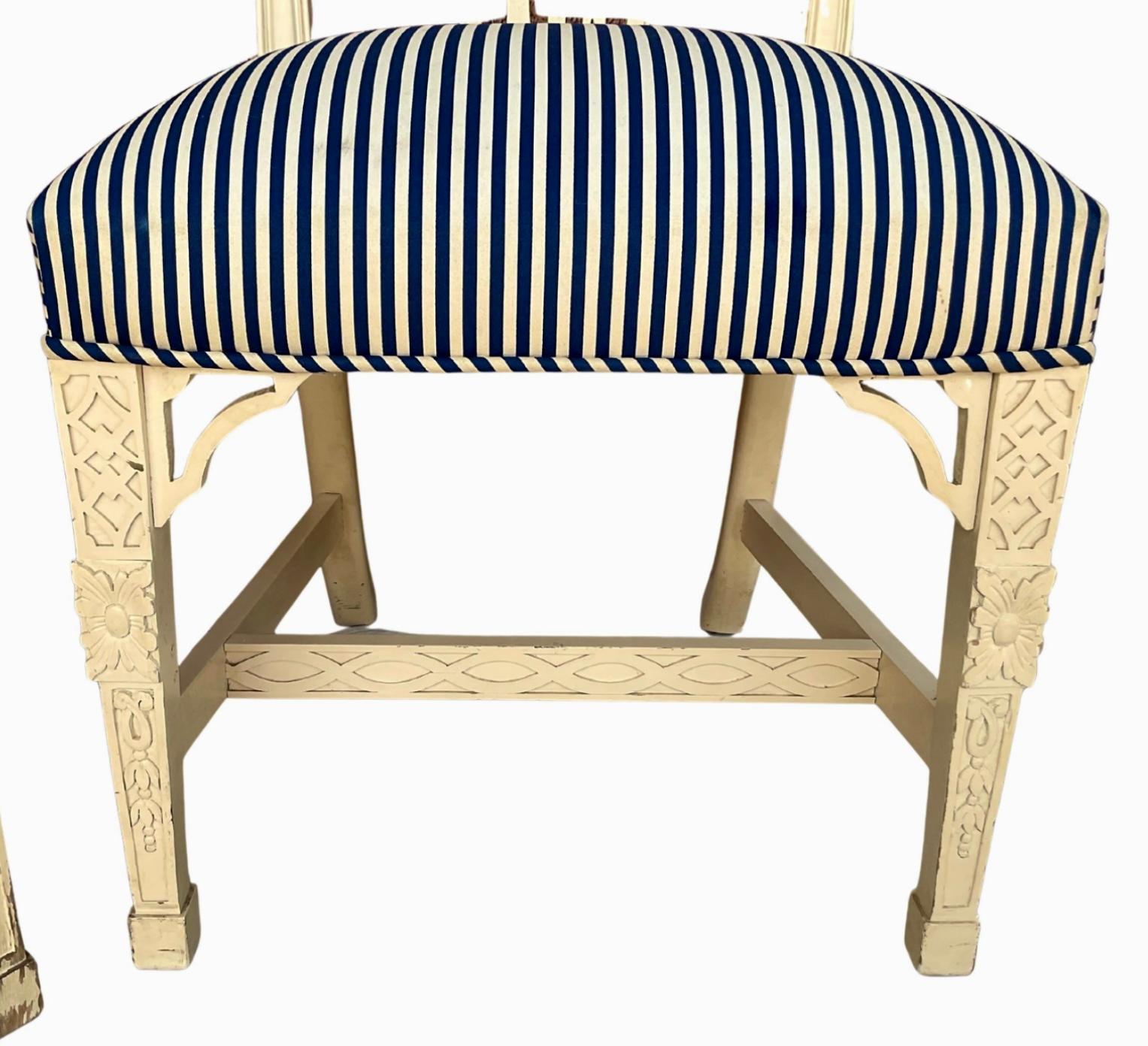 Paire de chaises d'appoint Chippendale chinoises du milieu du 20e siècle en vente 5