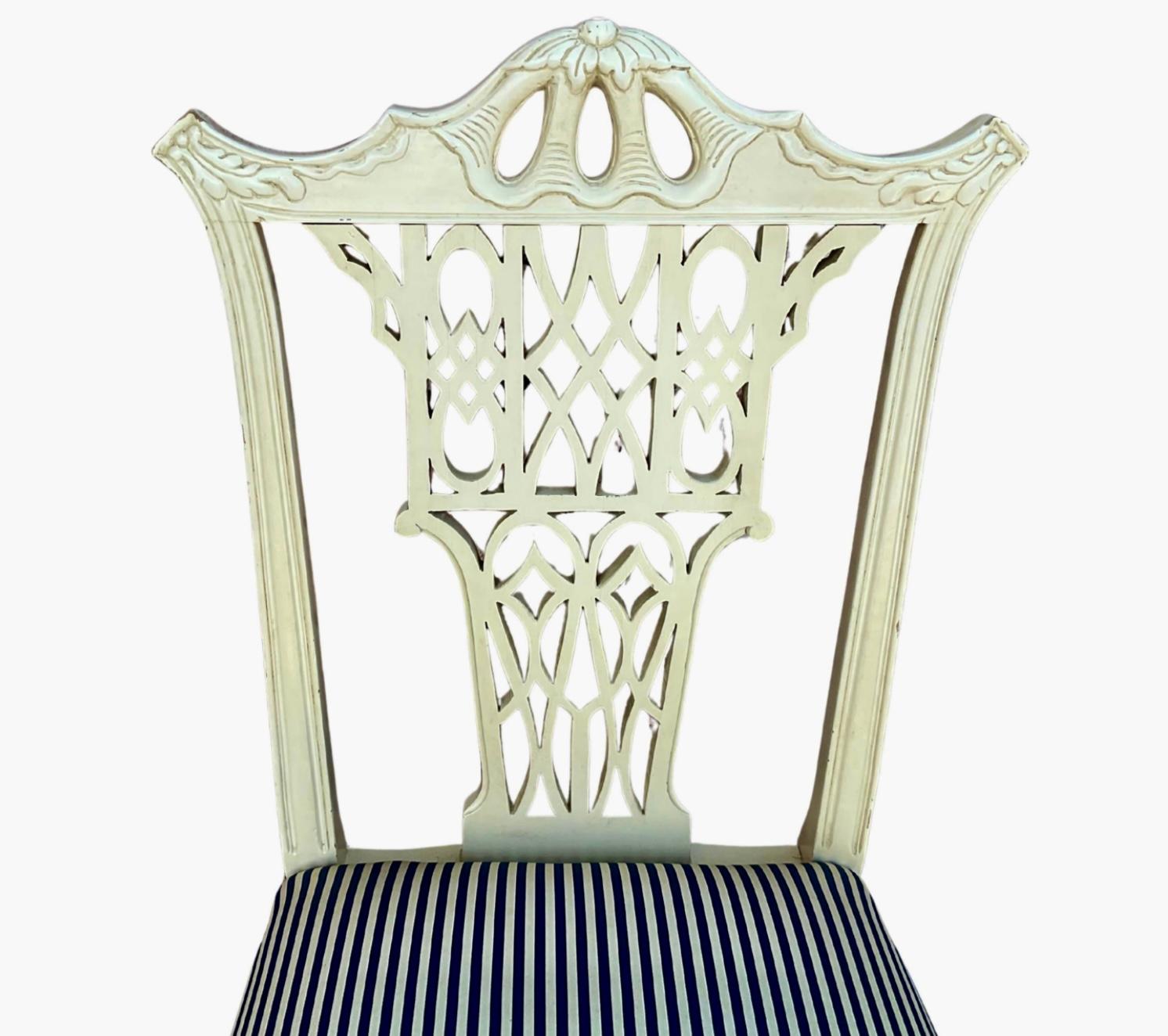 Paire de chaises d'appoint Chippendale chinoises du milieu du 20e siècle en vente 7