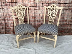 Paire de chaises d'appoint Chippendale chinoises du milieu du 20e siècle