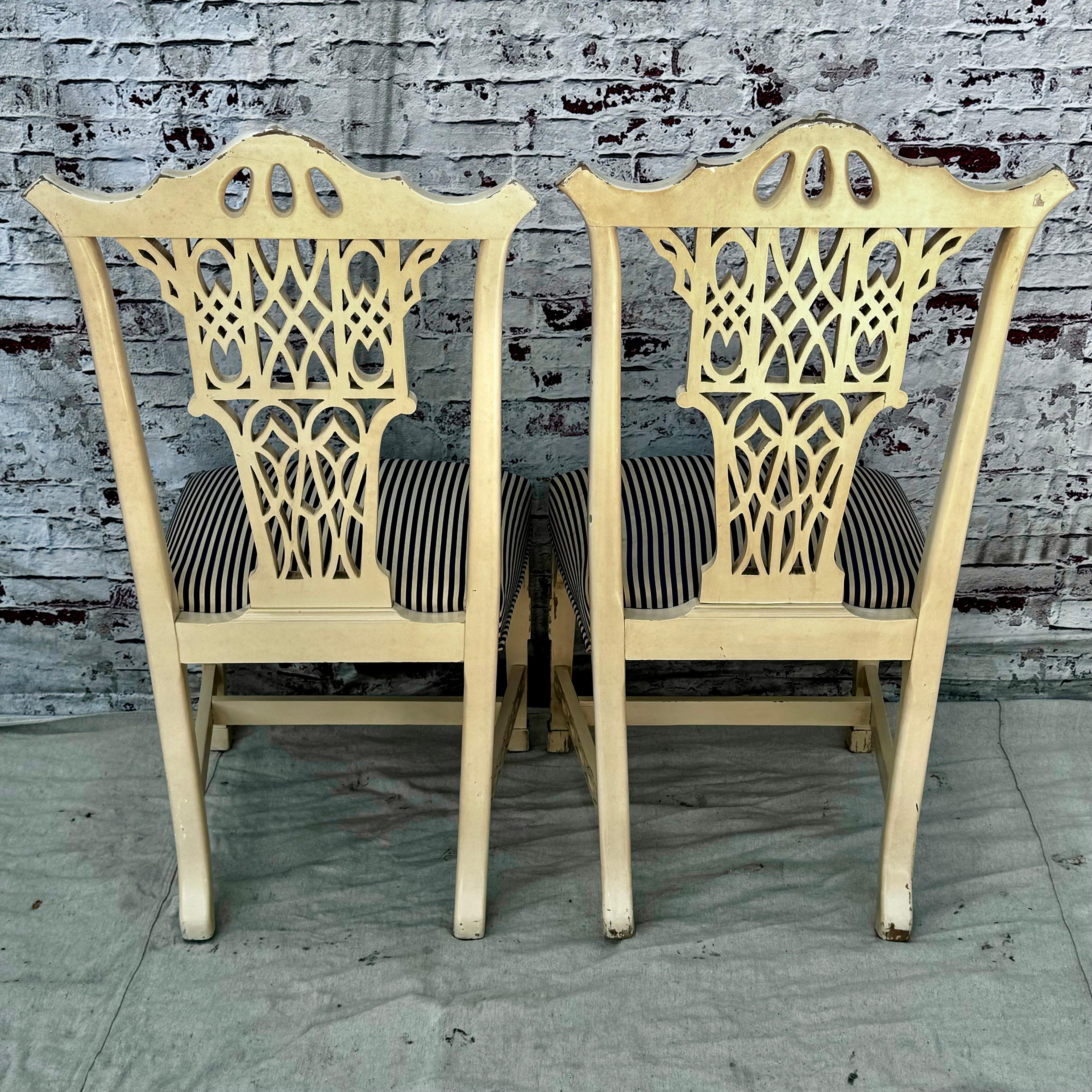 Paire de chaises d'appoint Chippendale chinoises du milieu du 20e siècle Bon état - En vente à Bradenton, FL