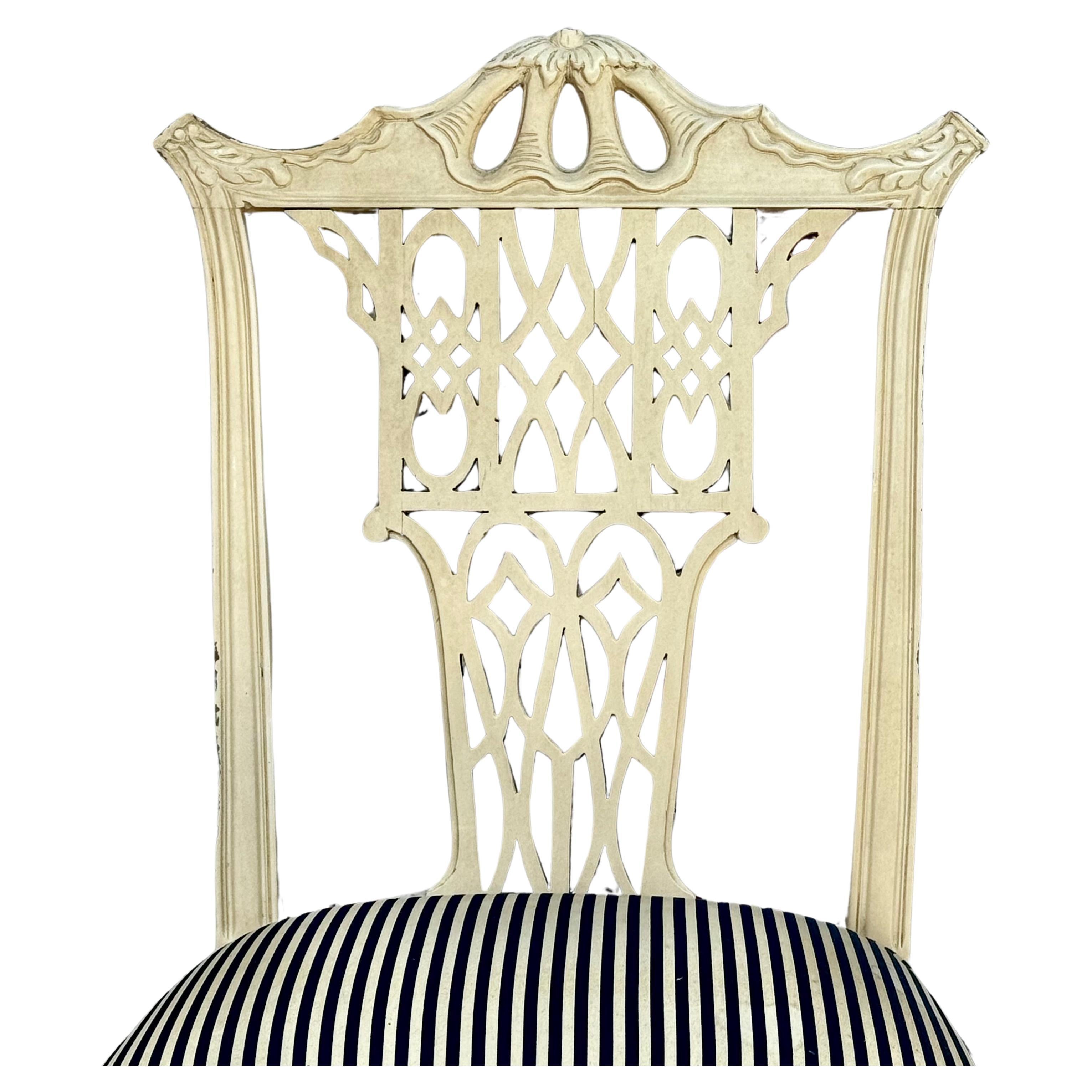 Paire de chaises d'appoint Chippendale chinoises du milieu du 20e siècle en vente 1