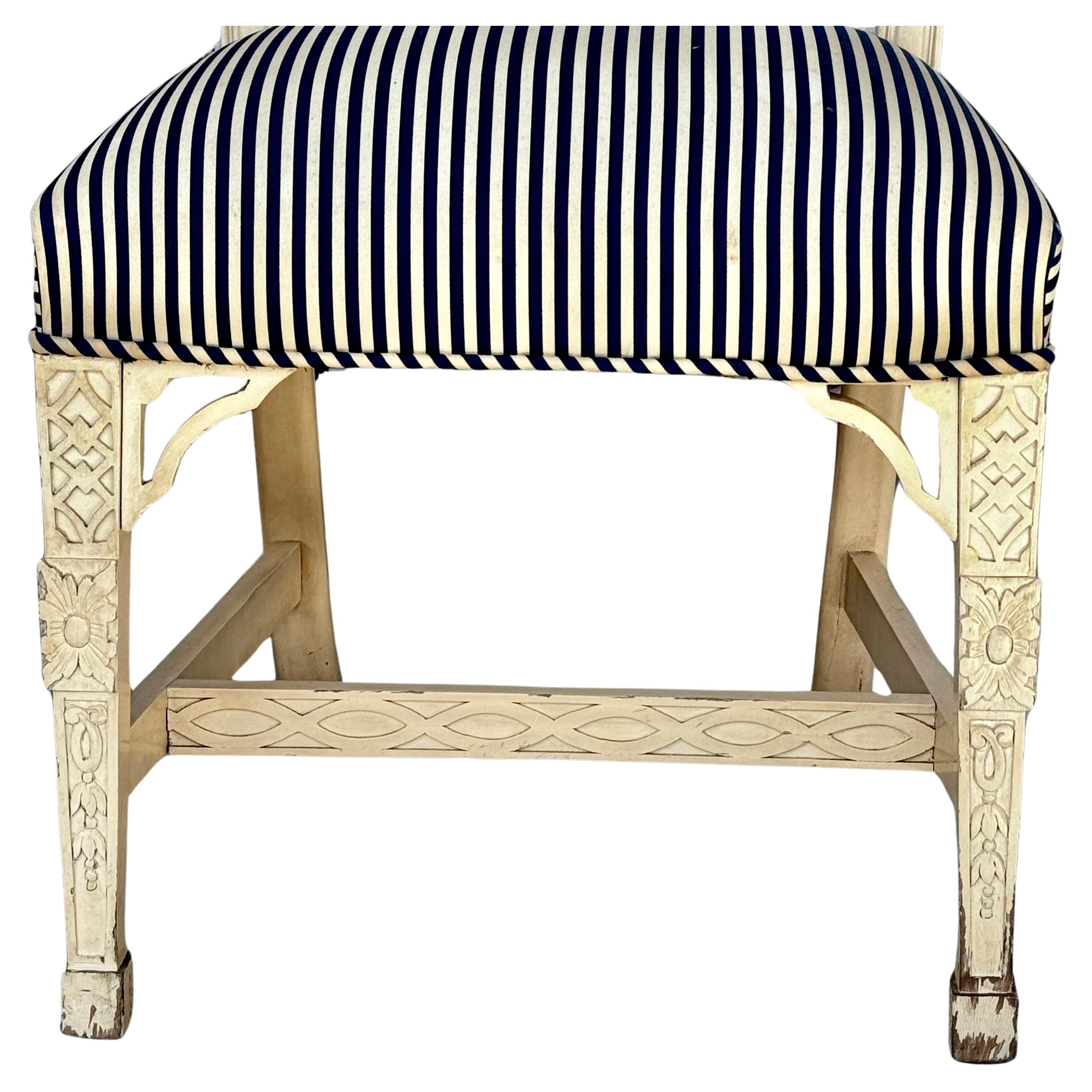 Paire de chaises d'appoint Chippendale chinoises du milieu du 20e siècle en vente 2