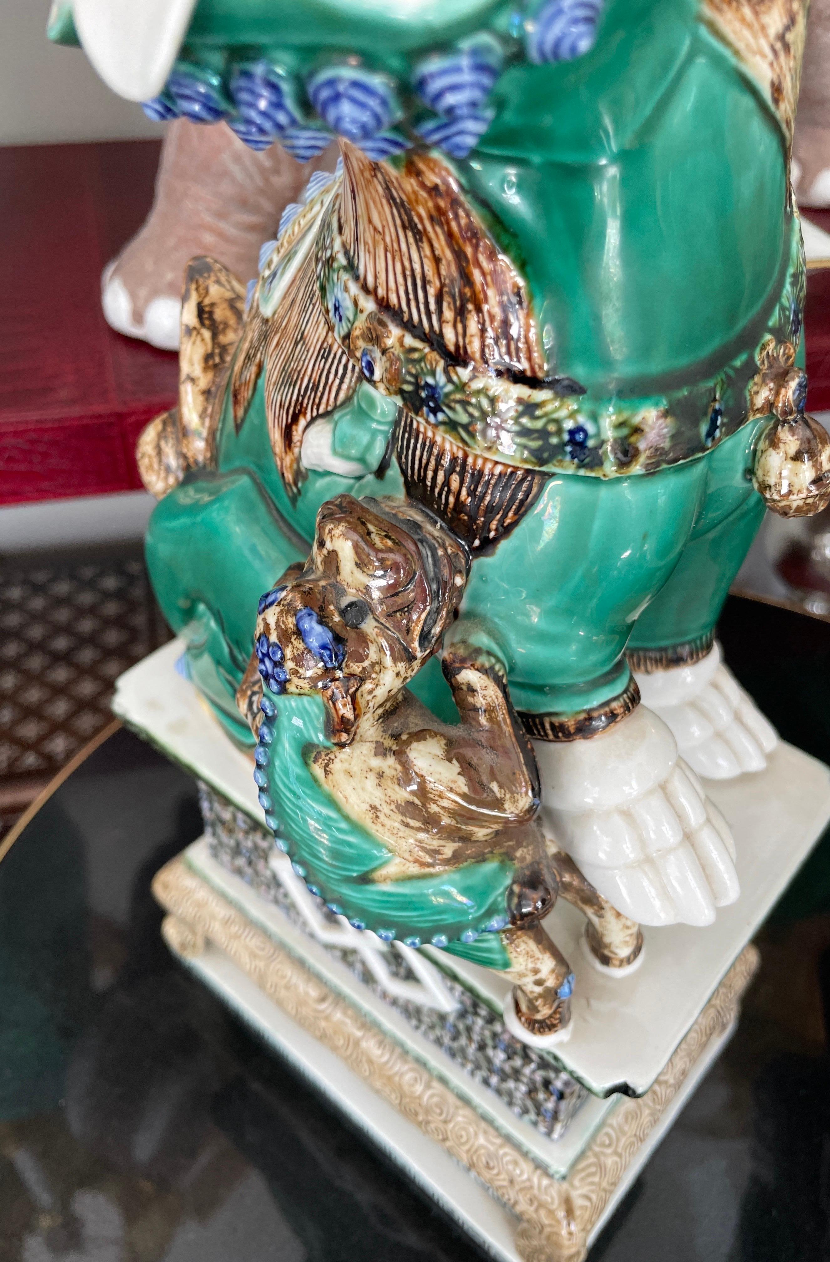Pareja de Perros Foo chinos de mediados del siglo XX Porcelana en venta