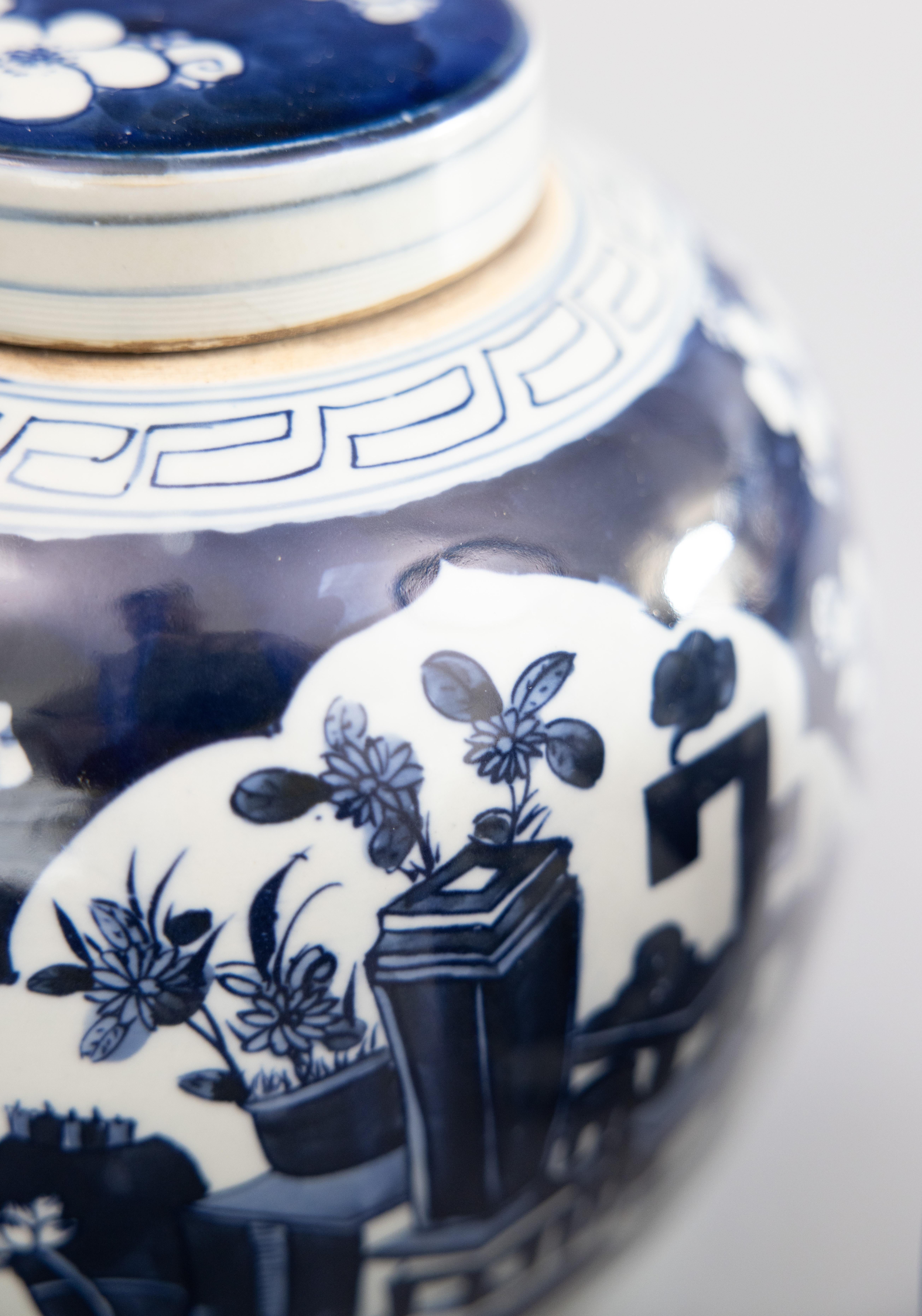 Paar chinesische Ingwer-Gläser mit Deckel aus der Mitte des 20. Jahrhunderts Vasen im Angebot 1