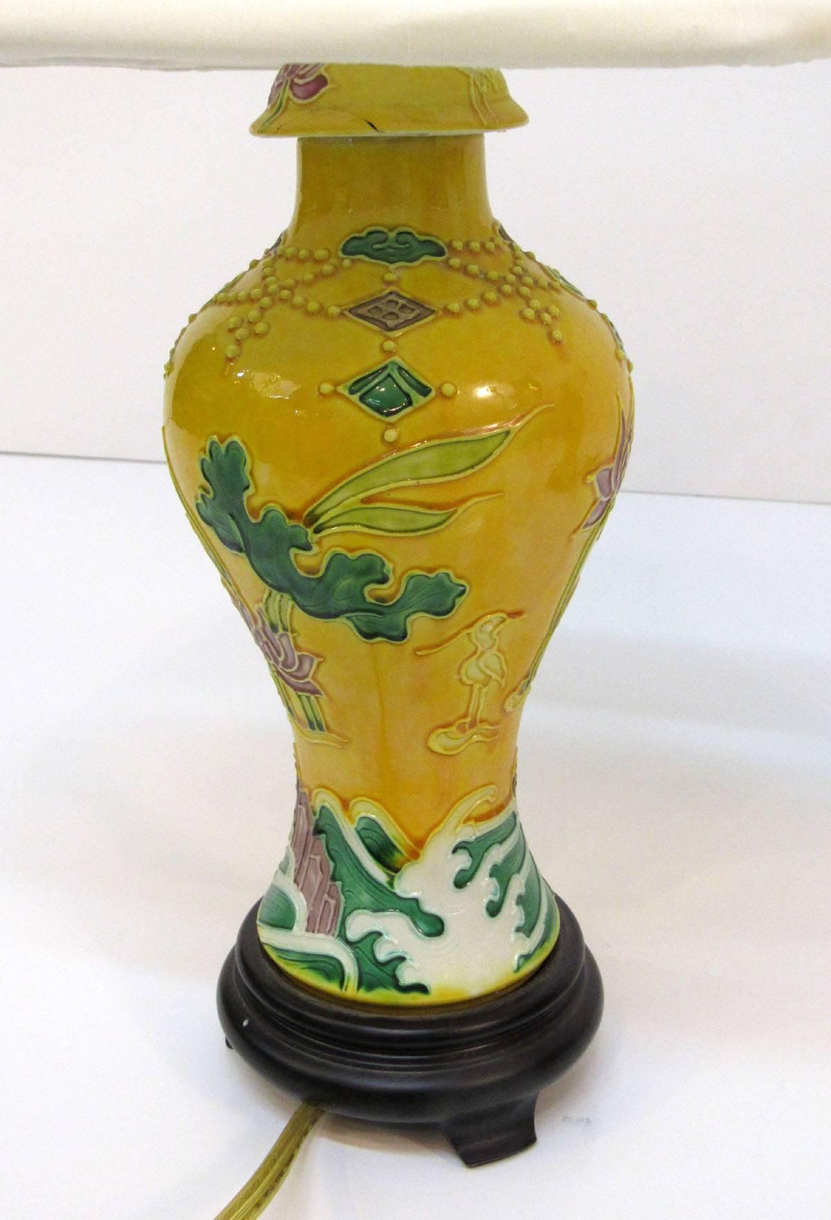 Pair of Mid-20th Century Chinese Porcelain Lamps 1