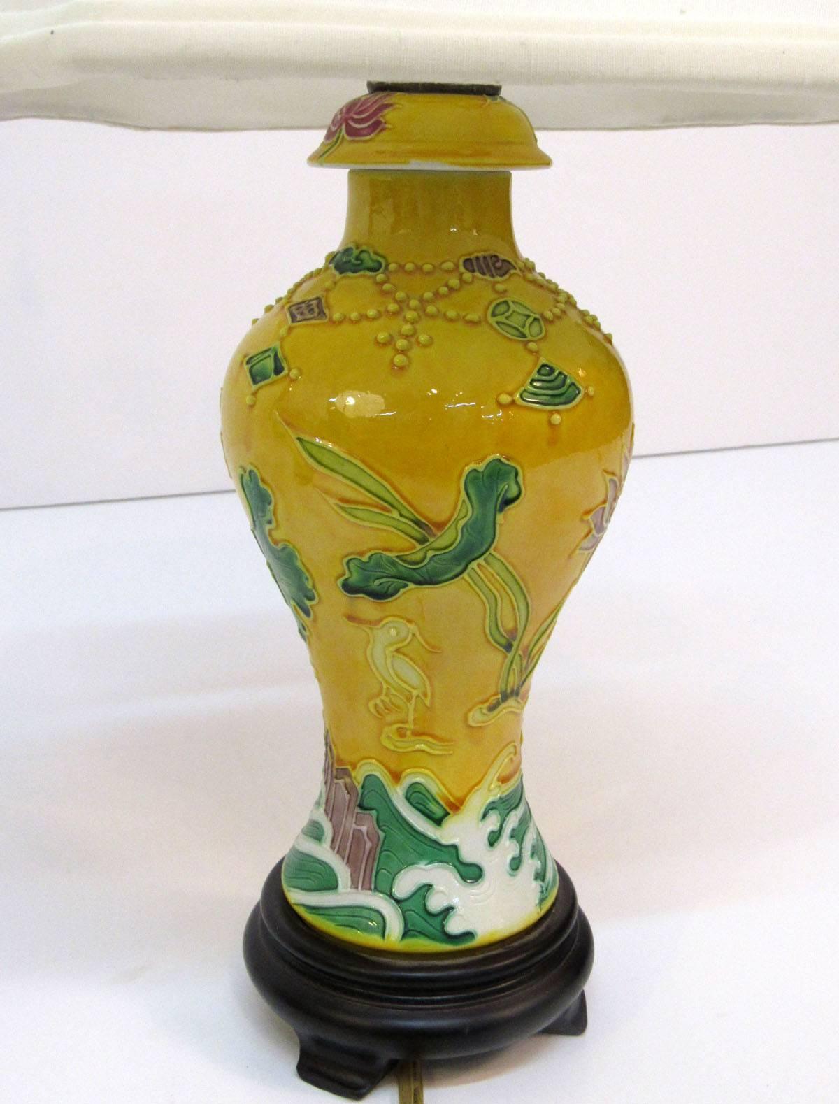 Pair of Mid-20th Century Chinese Porcelain Lamps 5