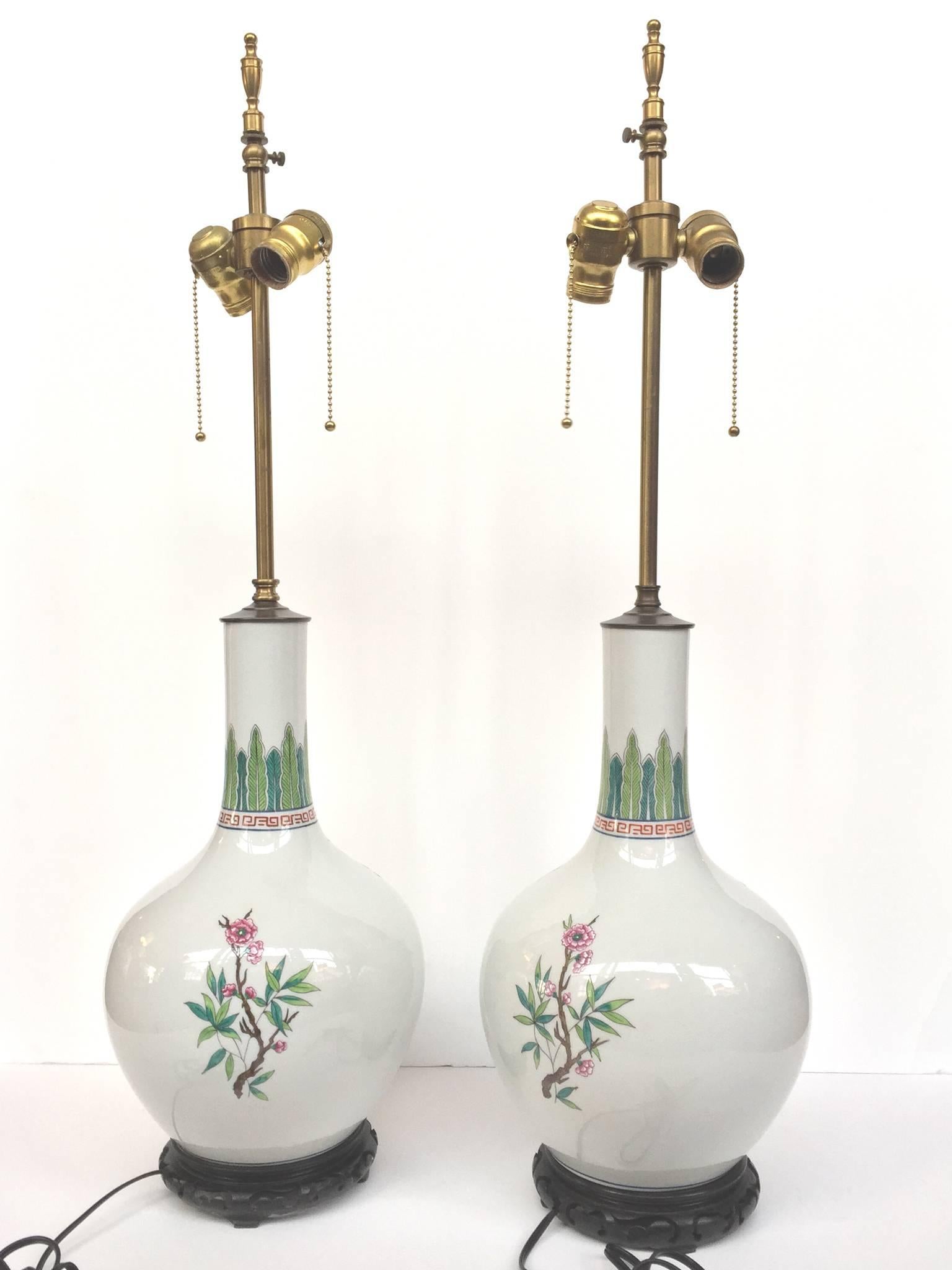 Hand-Painted Pair of Mid-20th Century Chinese Porcelain Table Lamps