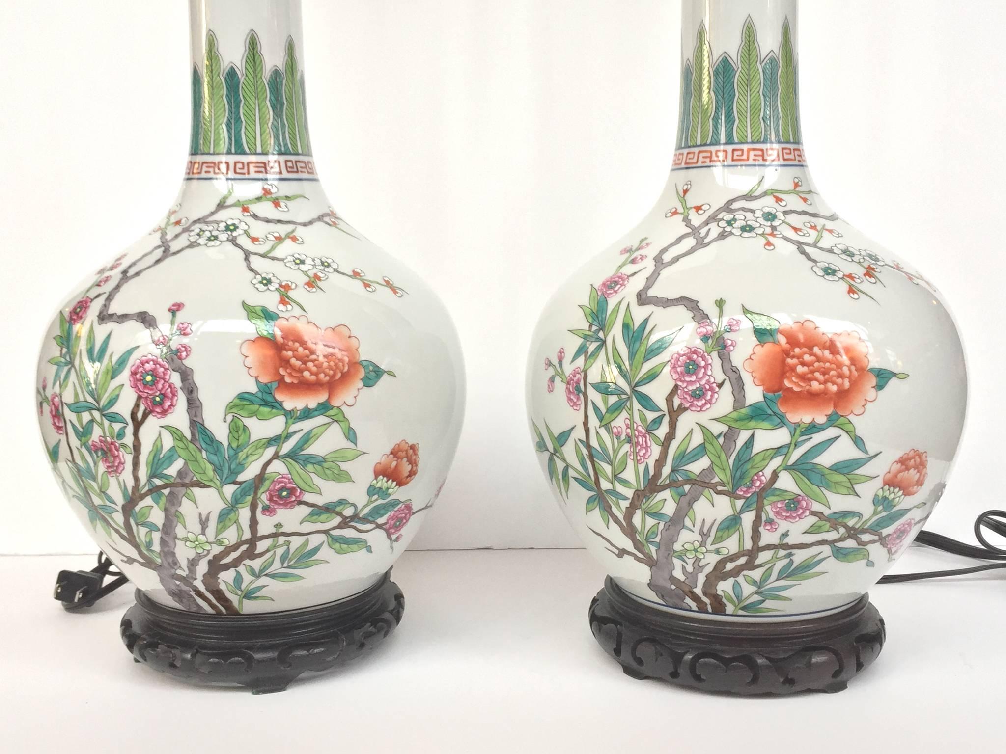 Pair of Mid-20th Century Chinese Porcelain Table Lamps 1