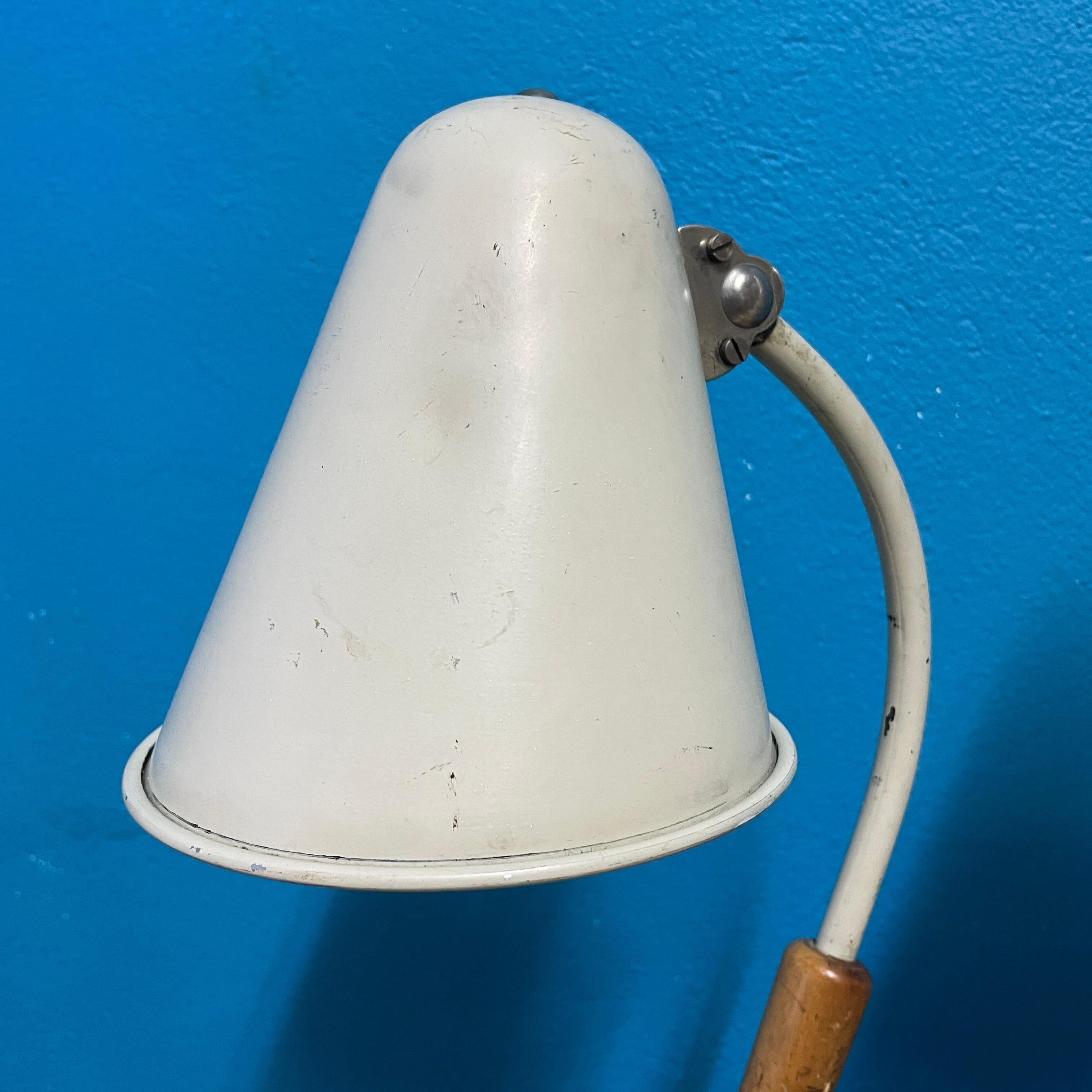 Pair of mid-20th Century Desk Lamps For Idman For Sale 3