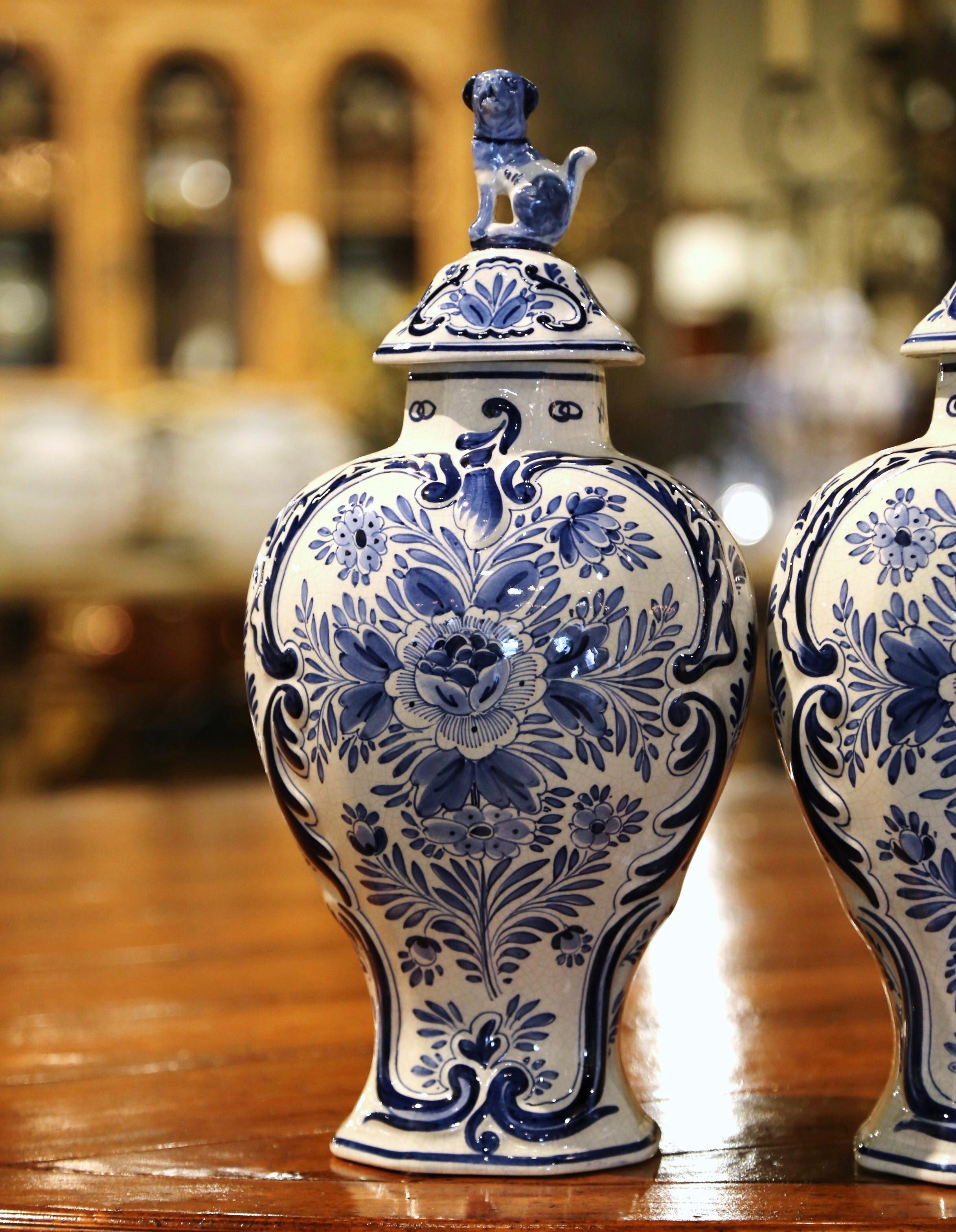 Pair of Mid-20th Century Dutch Blue and White Hand-Painted Delft Ginger Jars In Excellent Condition In Dallas, TX