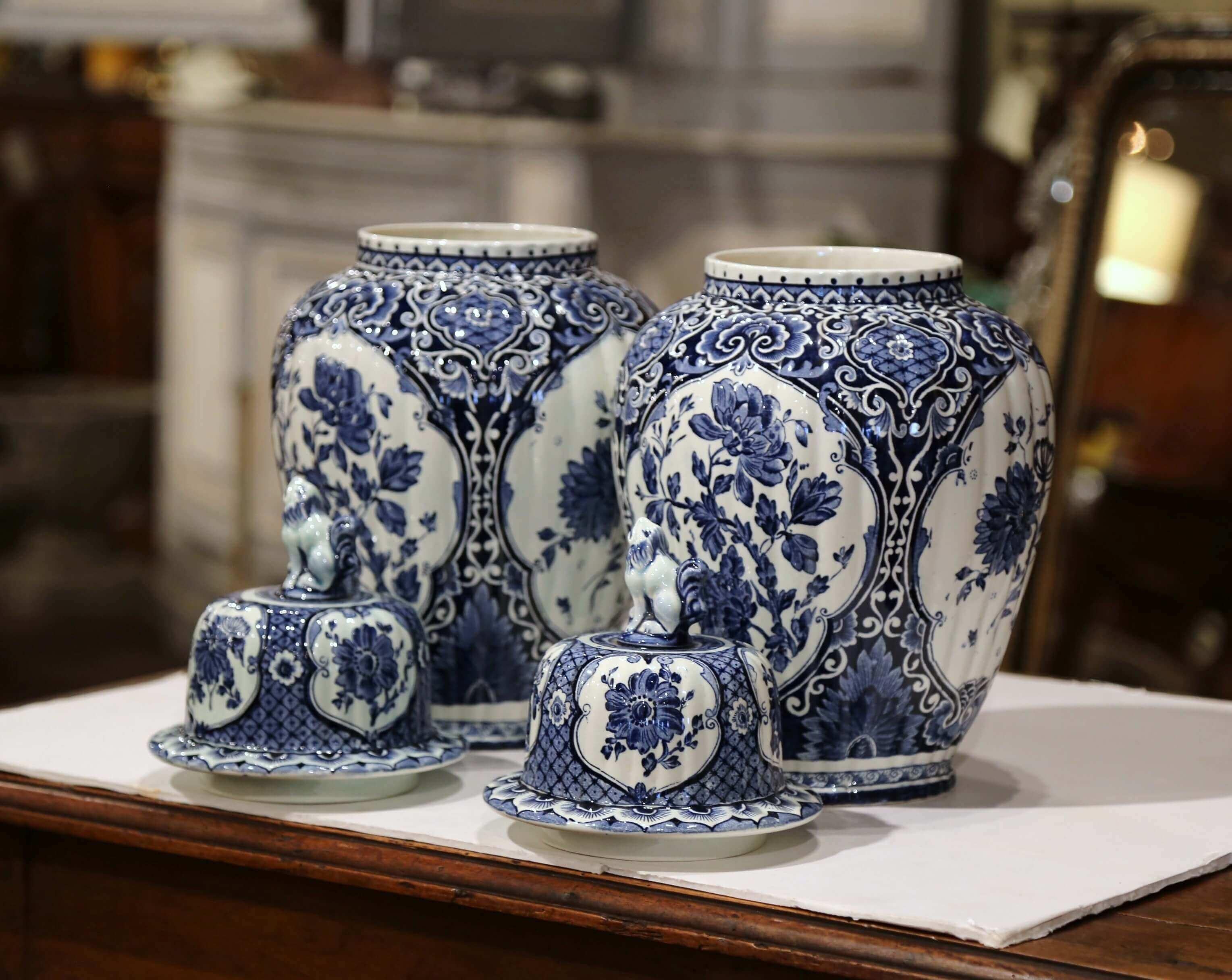 Hand-Crafted Pair of Mid-20th Century Dutch Painted Blue and White Faience Delft Ginger Jars
