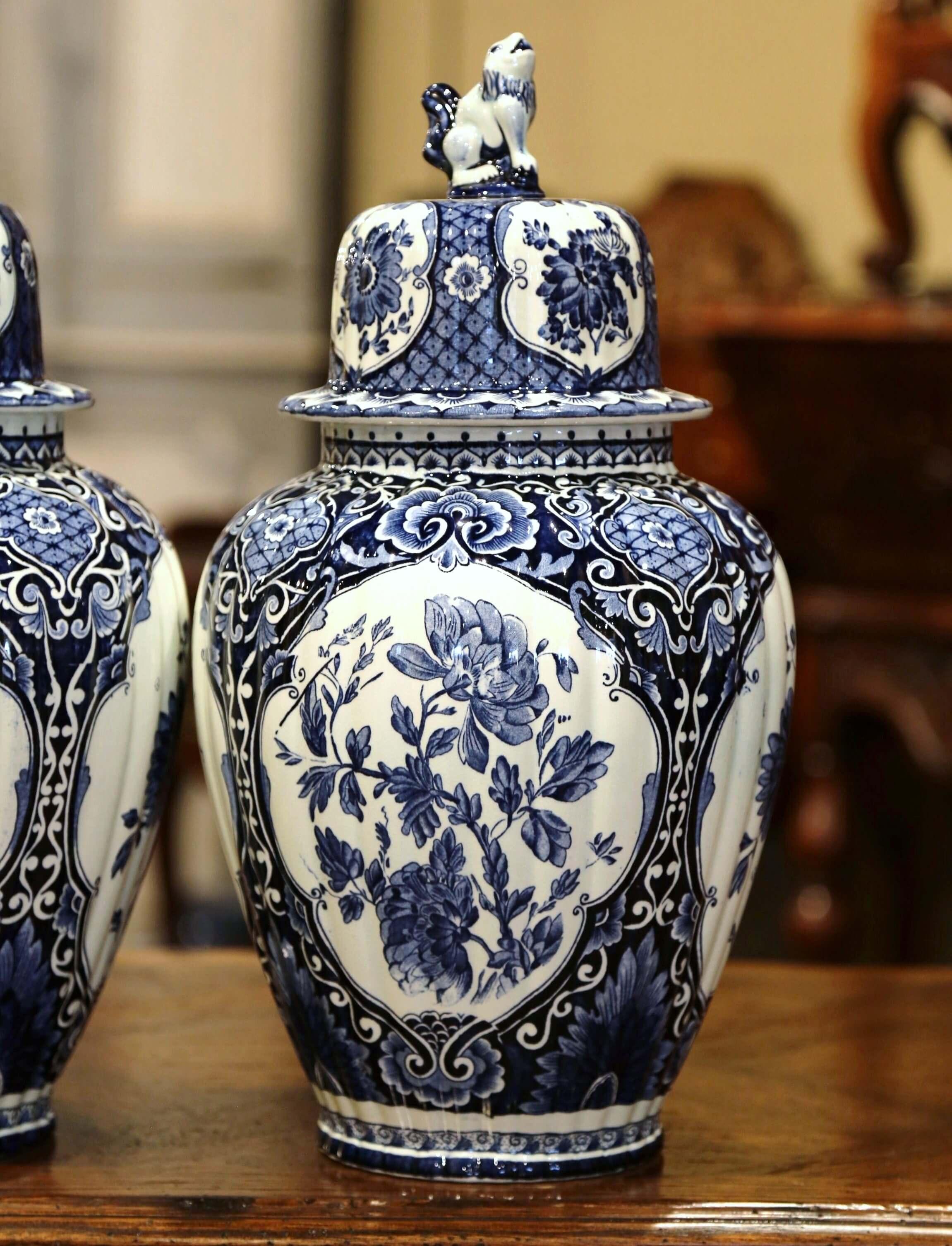 Pair of Mid-20th Century Dutch Painted Blue and White Faience Delft Ginger Jars 2