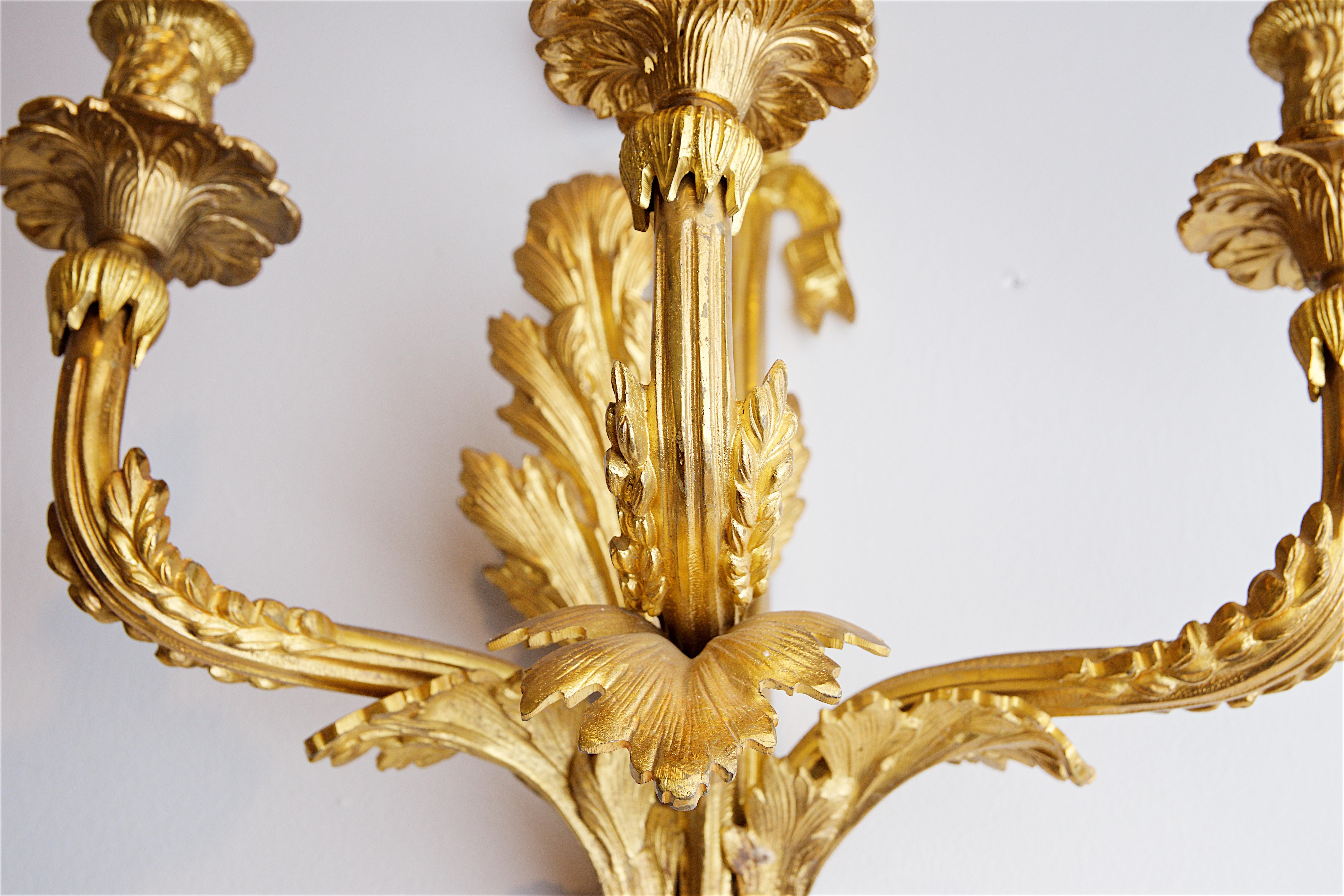 Pair of Mid-20th Century English Ormolu Wall-Mounted Candelabra For Sale 1