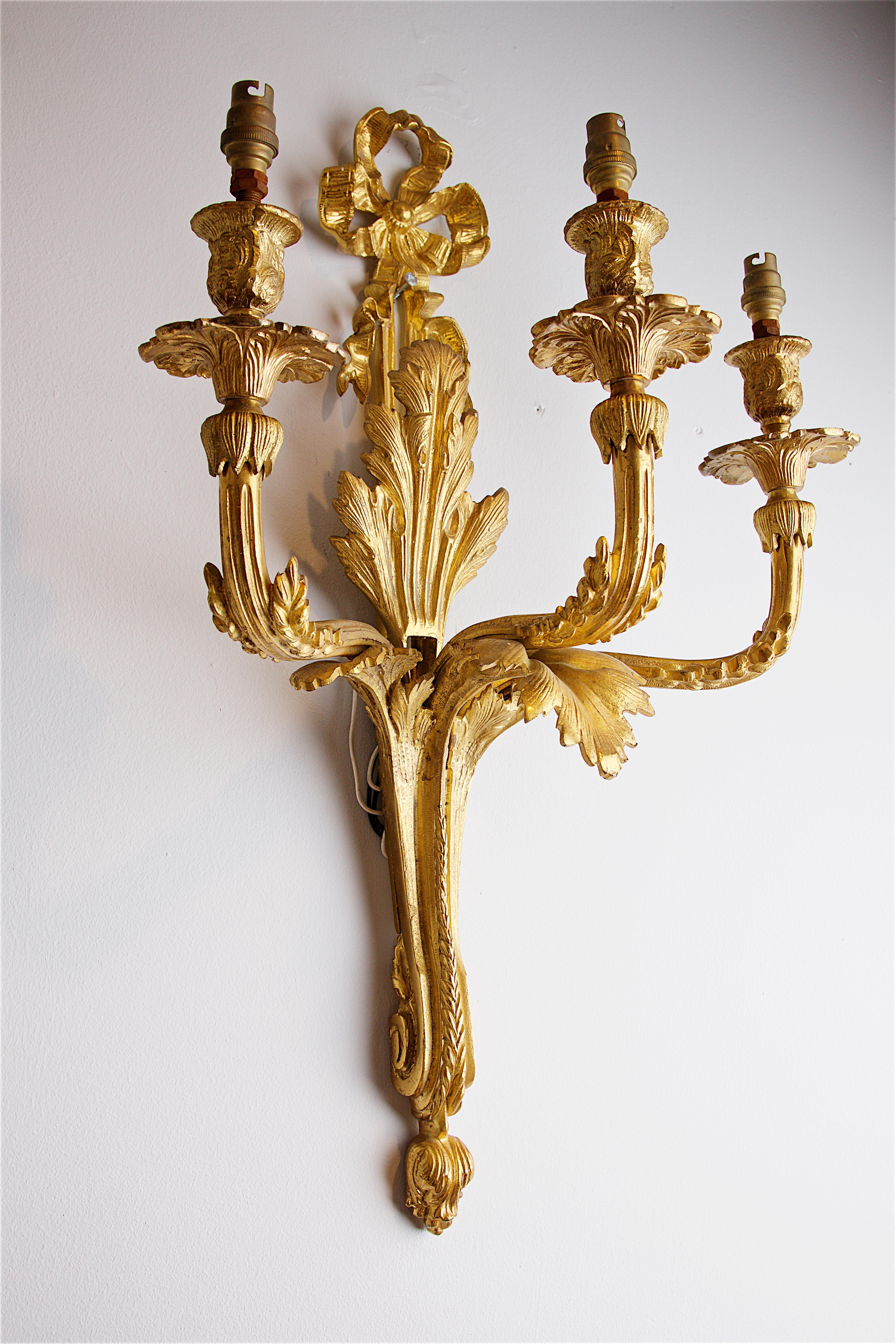 Pair of Mid-20th Century English Ormolu Wall-Mounted Candelabra For Sale 3