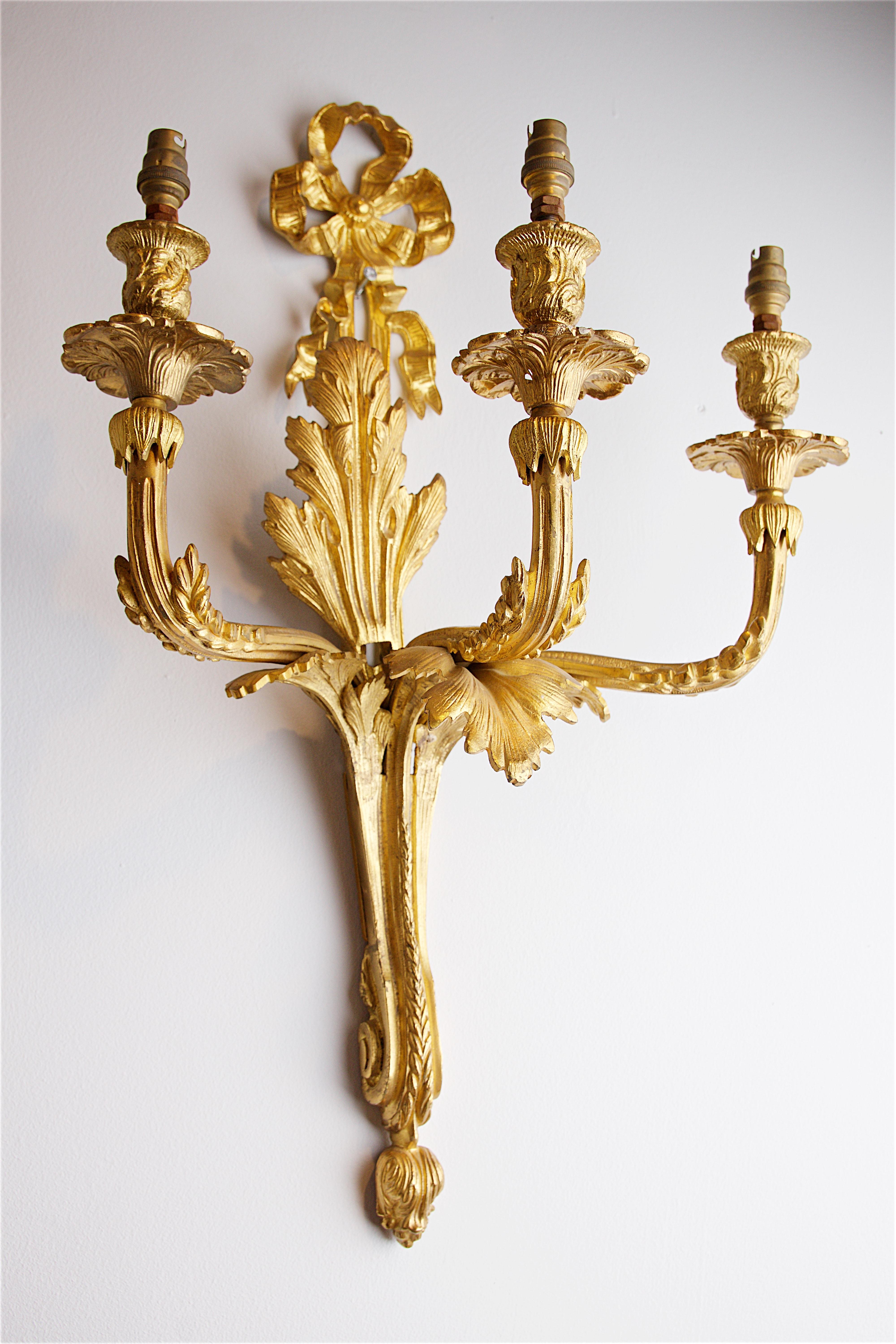 Pair of Mid-20th Century English Ormolu Wall-Mounted Candelabra For Sale 4