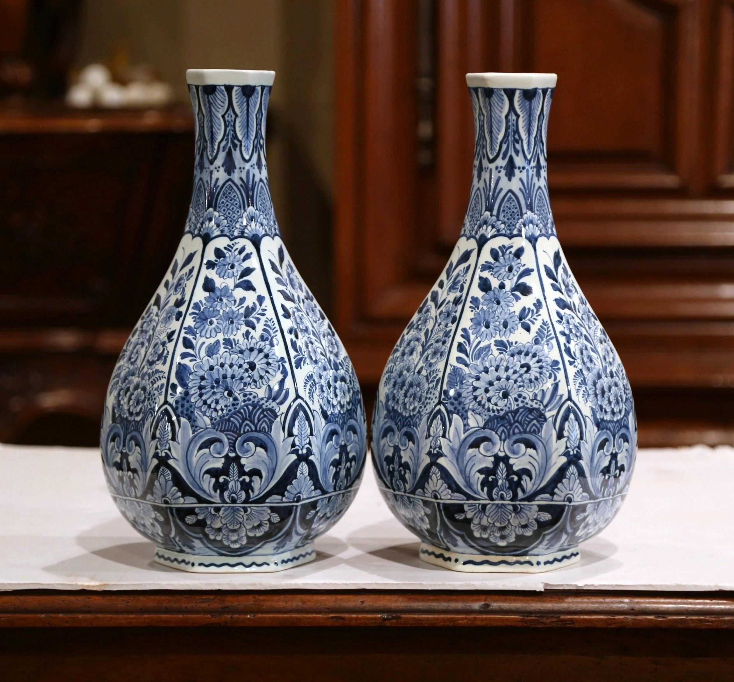 Pair of Mid-20th Century Faience Blue and White Hand Painted Delft OUD Vases In Excellent Condition In Dallas, TX