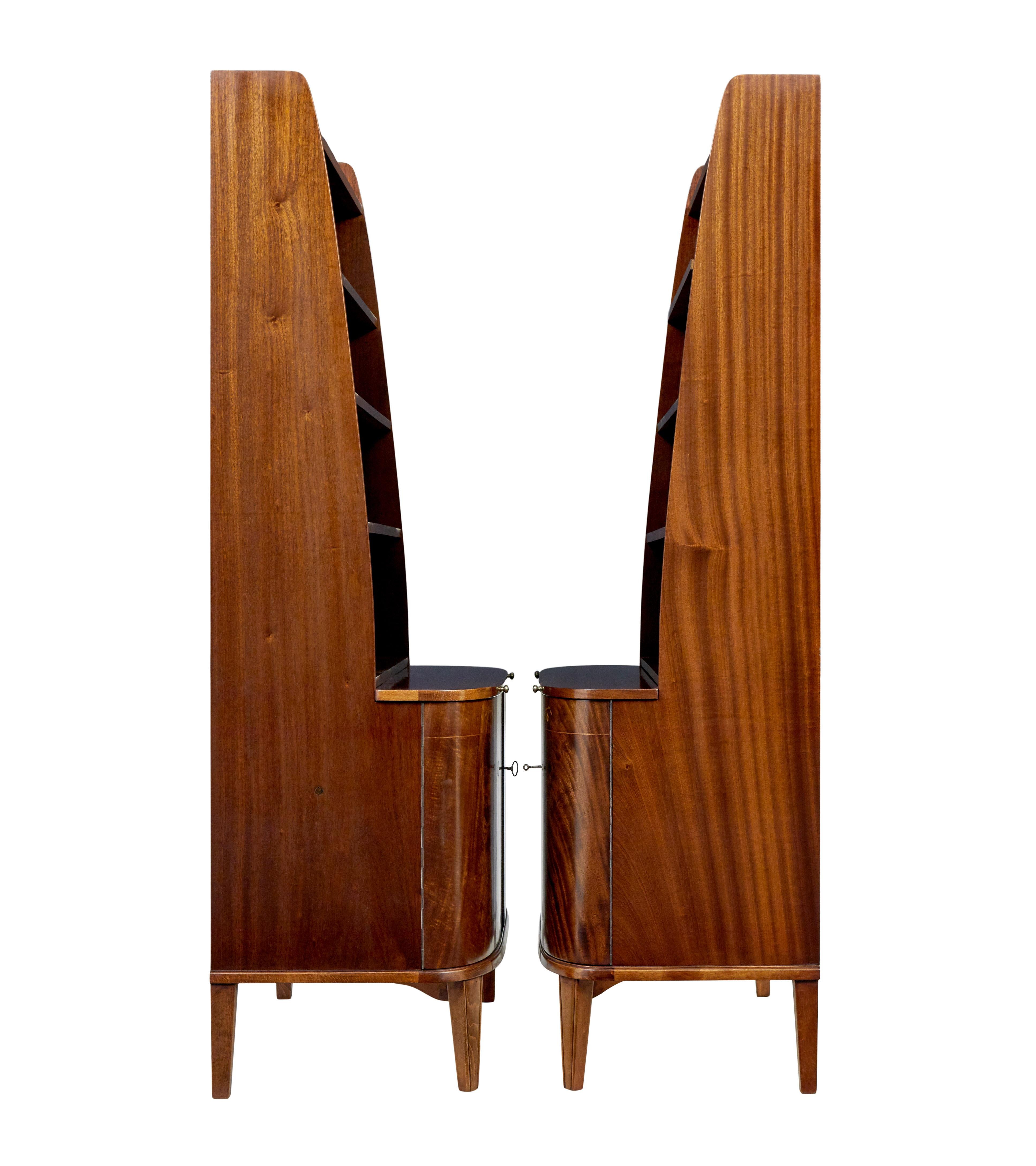 Pair of mid 20th century flame mahogany Swedish bookcases by Bodafors In Good Condition In Debenham, Suffolk