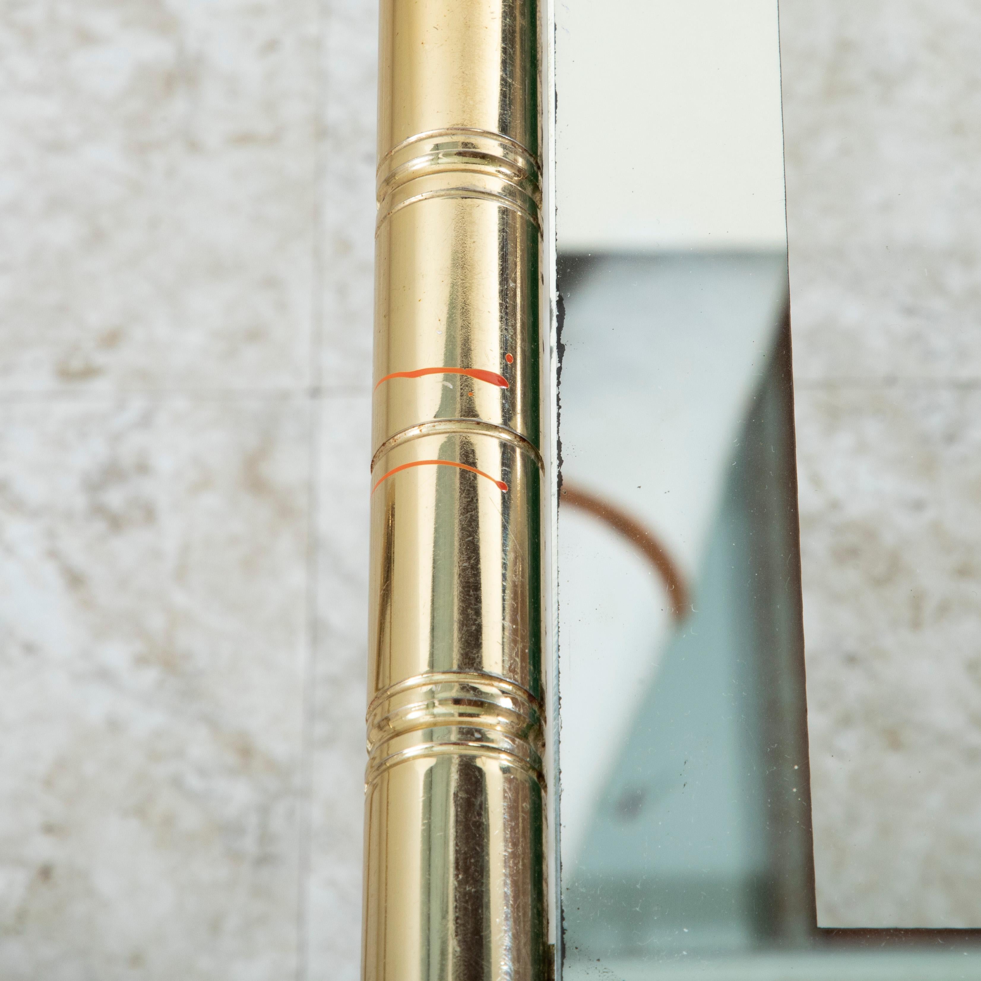 Paire de tables d'appoint en laiton et verre du milieu du 20e siècle, tables d'extrémité en vente 4