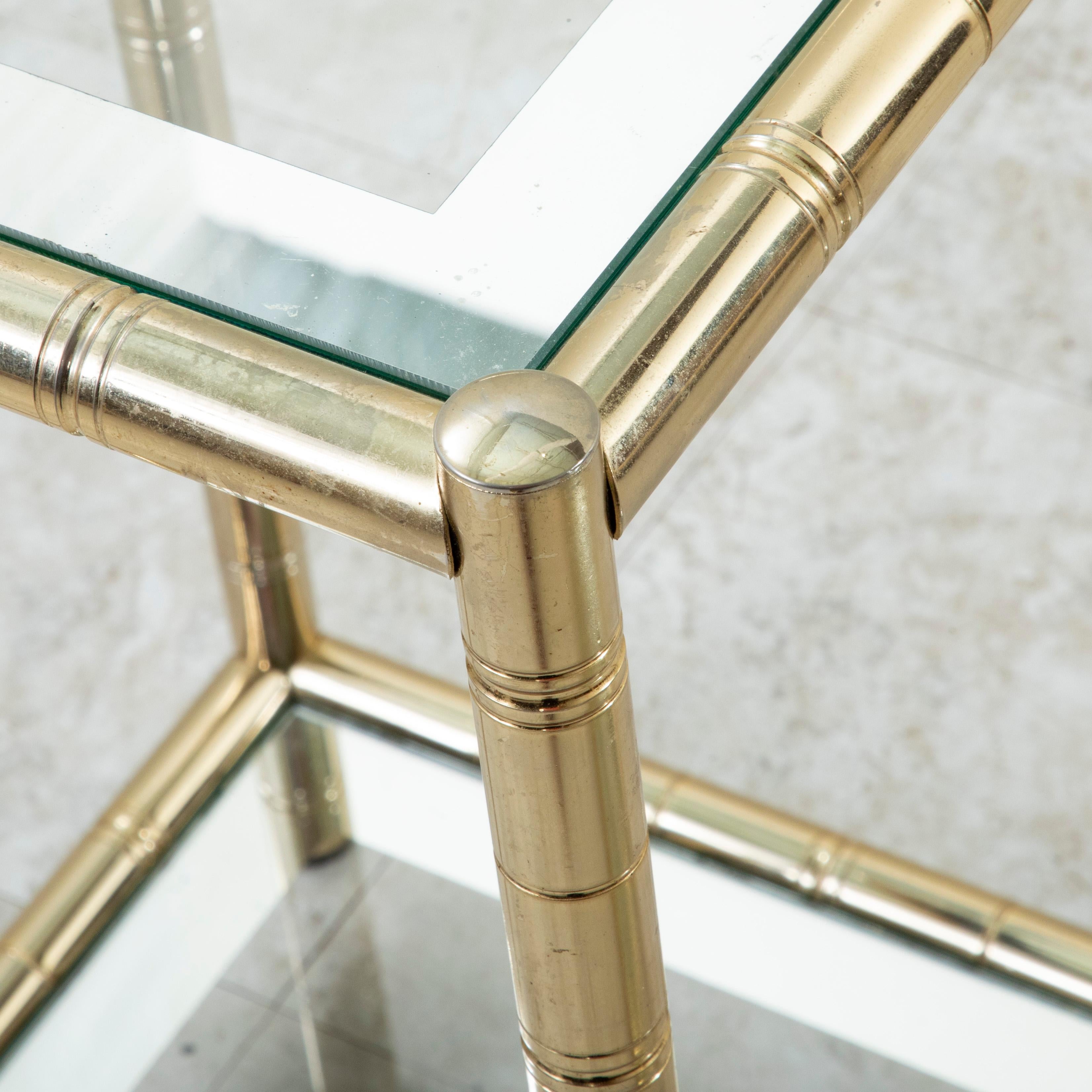 Paire de tables d'appoint en laiton et verre du milieu du 20e siècle, tables d'extrémité en vente 6